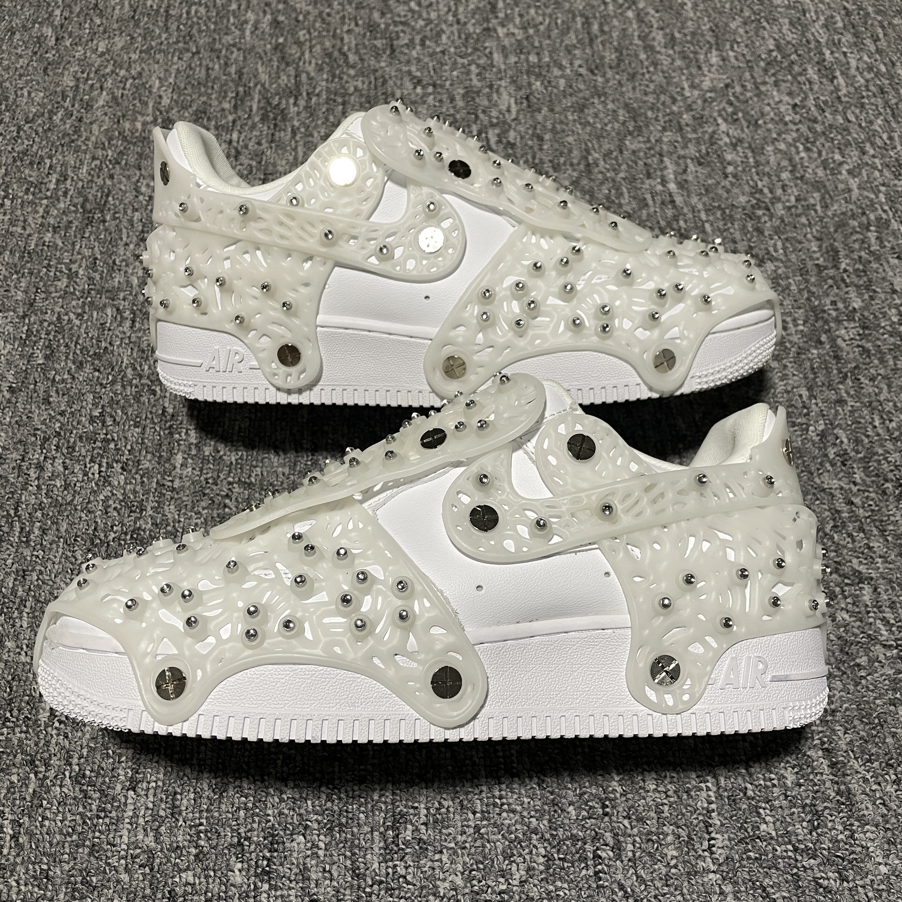 Swarovski × Nike Women's Air Force 1 Low Retro Reflective Crystal "Triple White"（CV7668-100）