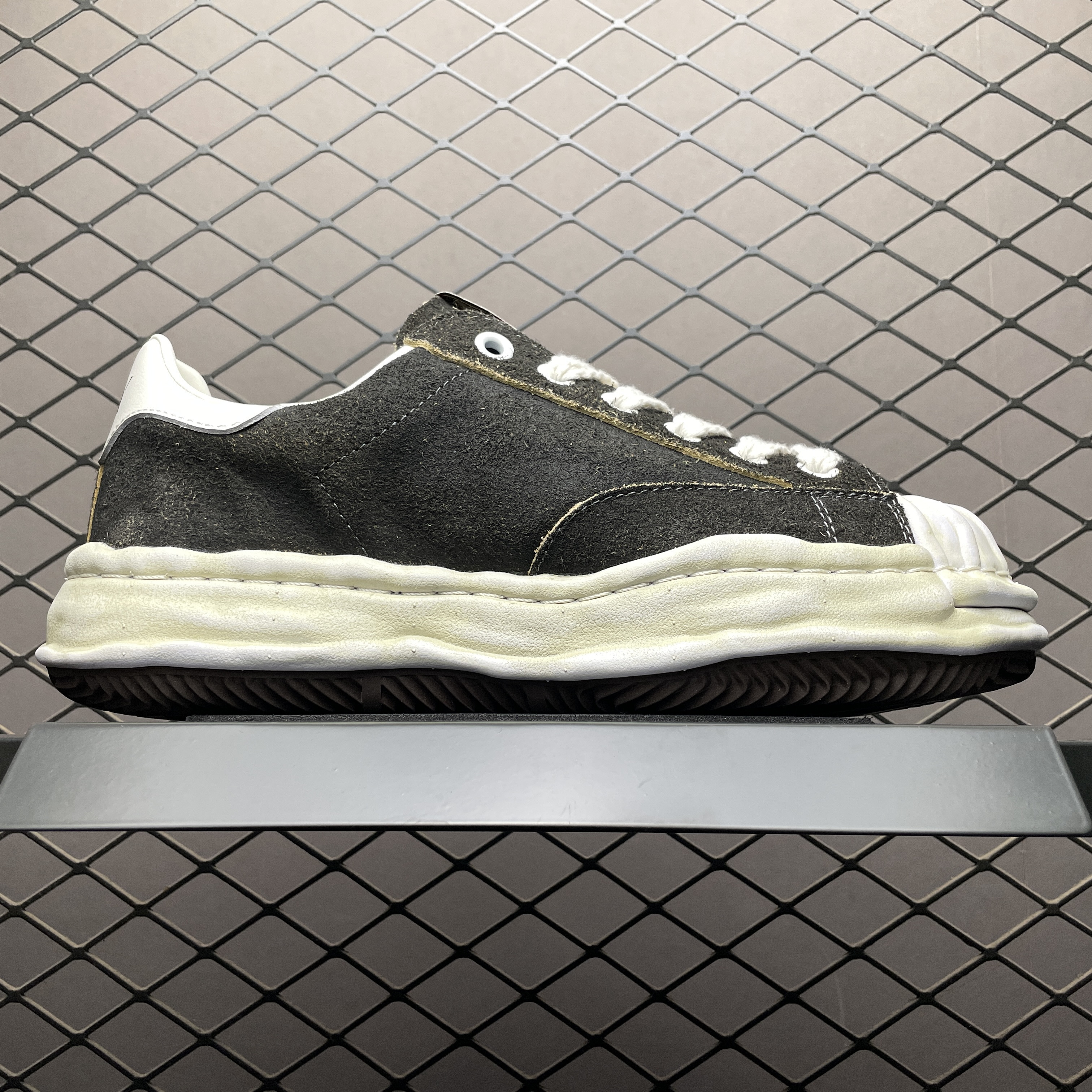 Maison MIHARA YASUHIRO BLAKEY OG Sole Vintage Suede Low-top Sneaker  (A15FW729BLACK)