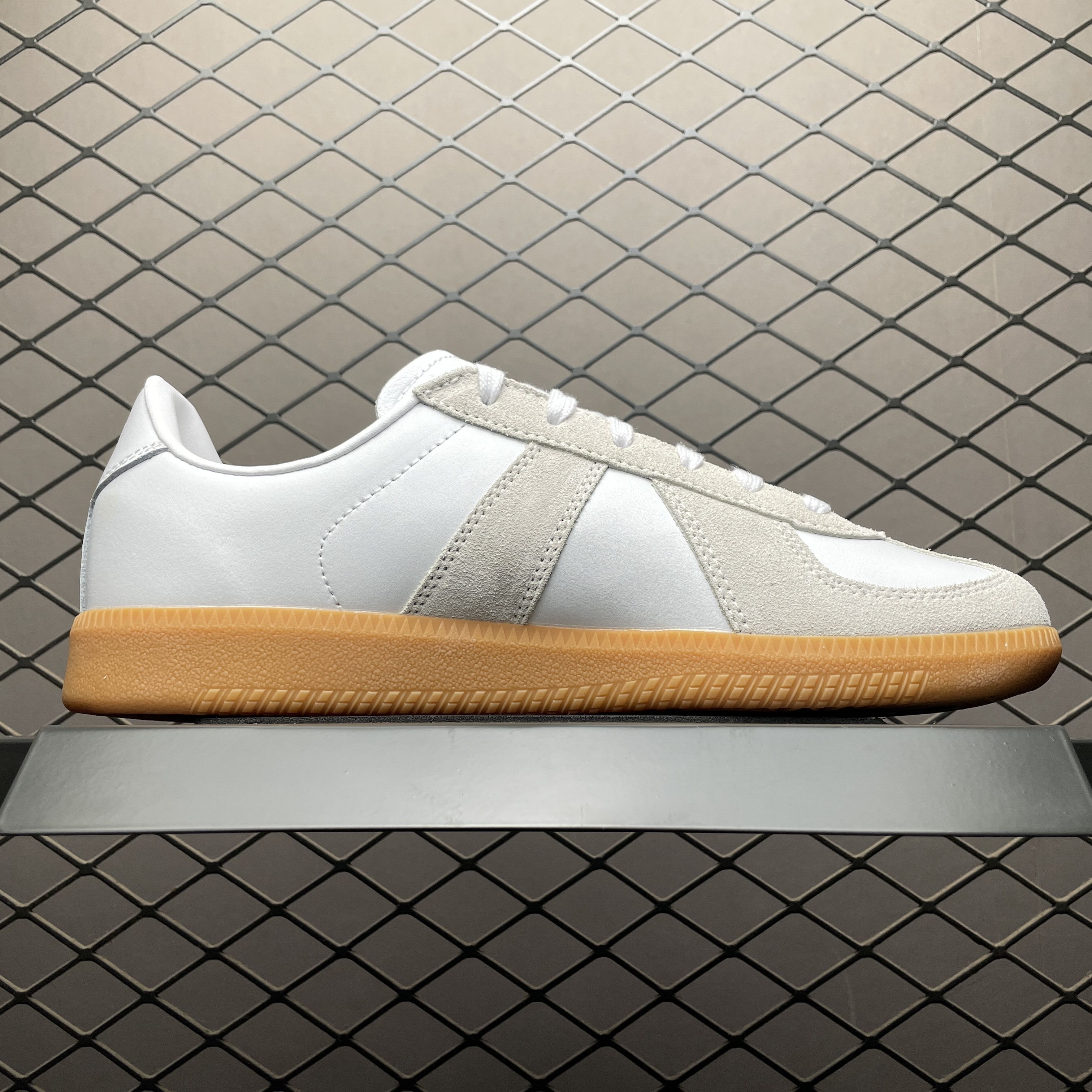 adidas BW Army "Cloud White/Cloud White/Chalk White"（JR2002）