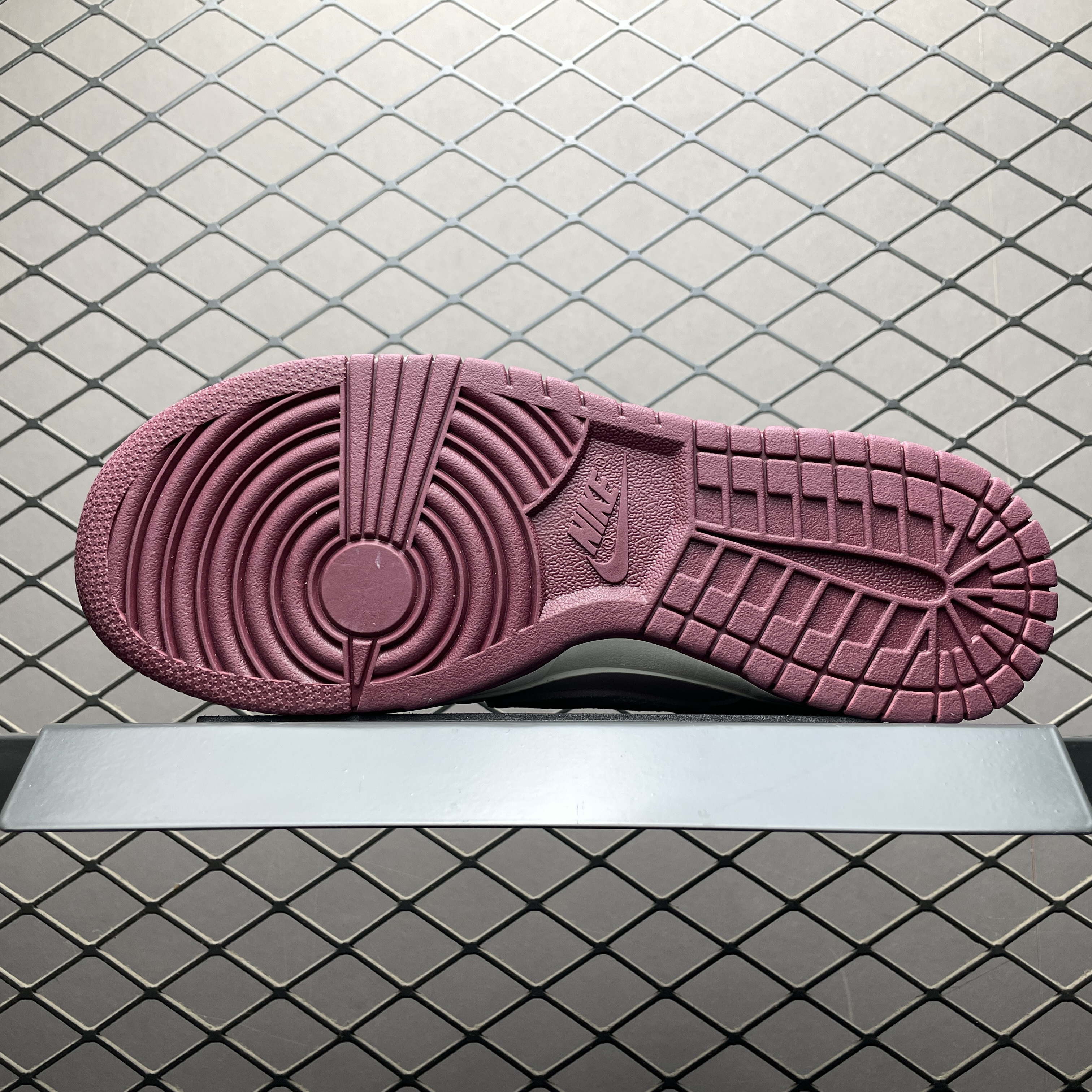 Nike Women's Dunk Low "Valentine’s Day" (2026)（IQ1145-610）