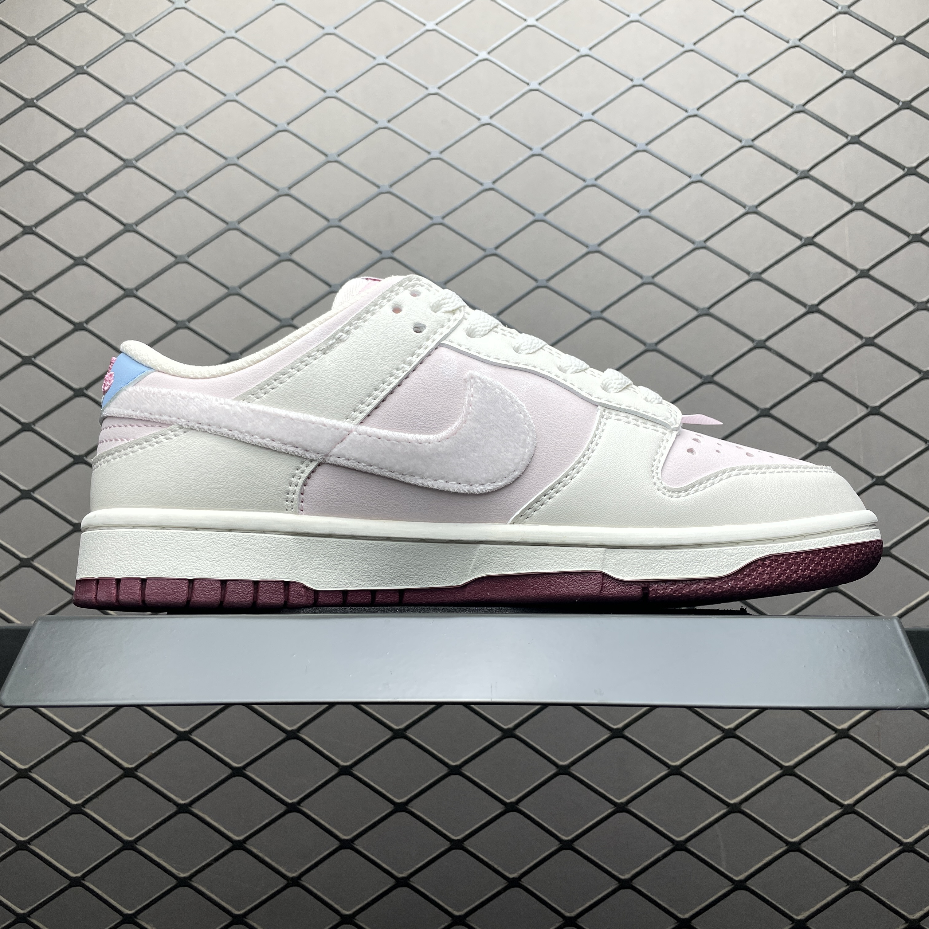 Nike Women's Dunk Low "Valentine’s Day" (2026)（IQ1145-610）