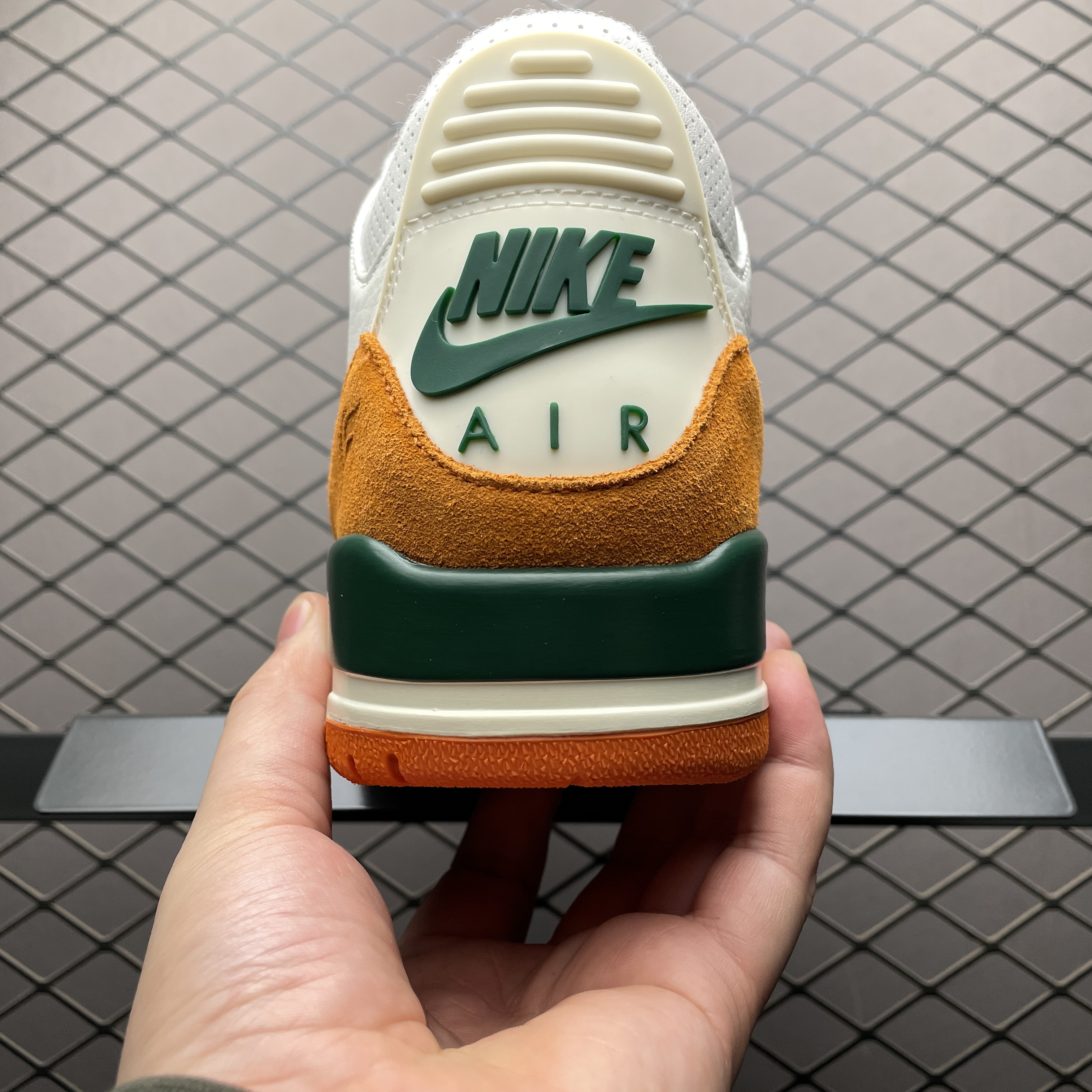 SoleFly × Nike Air Jordan 3 Retro SP "Miami"（IF4491-100）