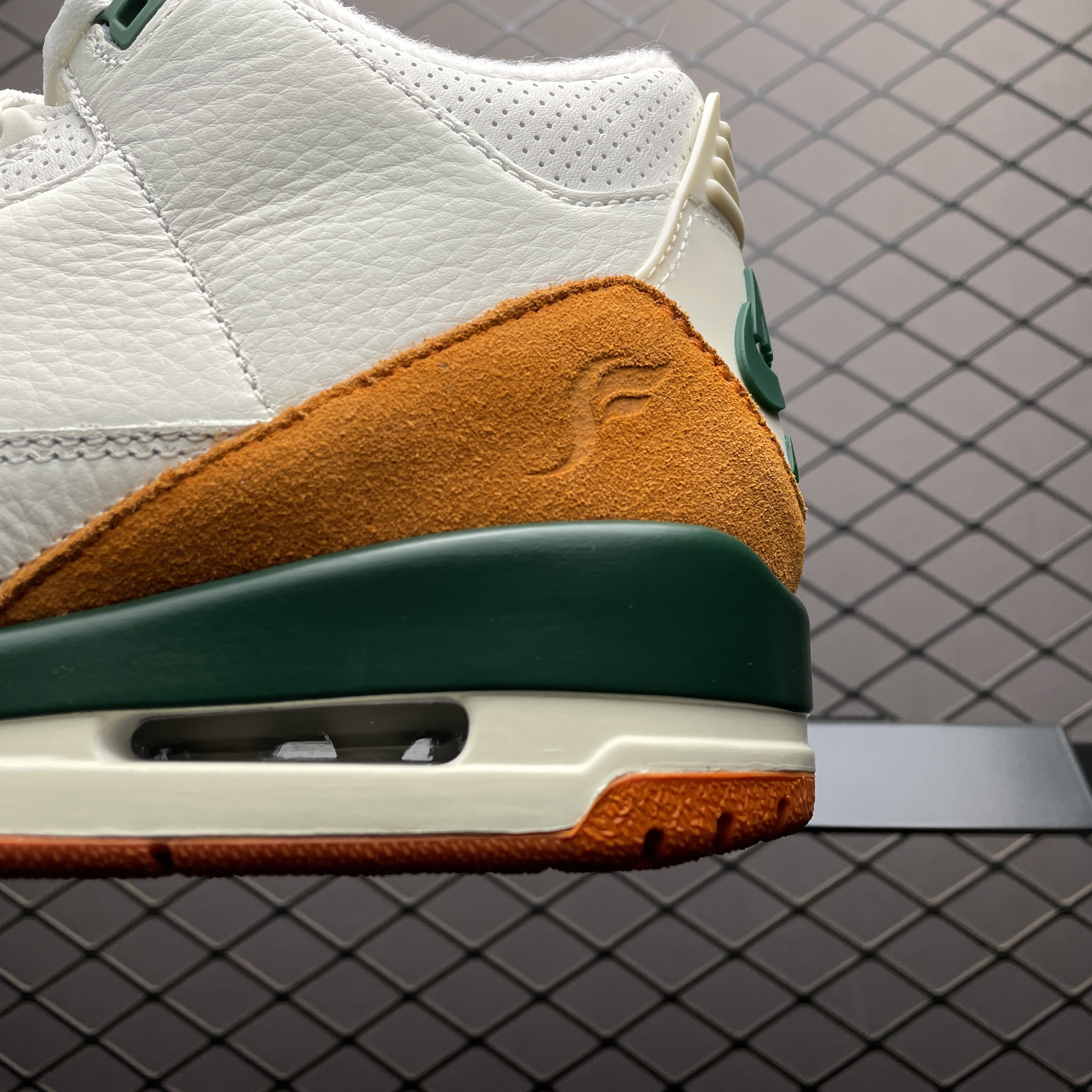 SoleFly × Nike Air Jordan 3 Retro SP "Miami"（IF4491-100）