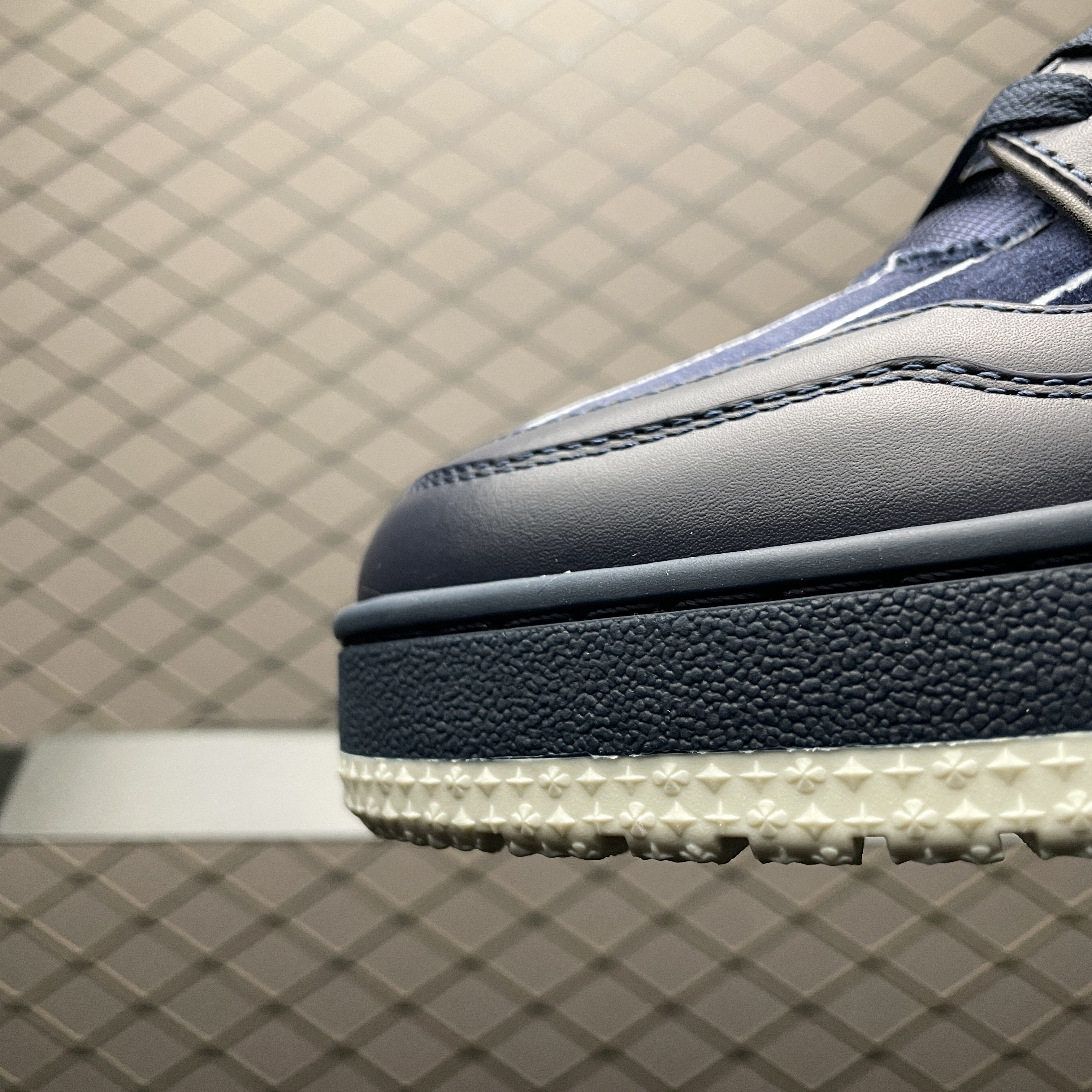 Louis Vuitton LV Trainer Sneaker（1AJ228)