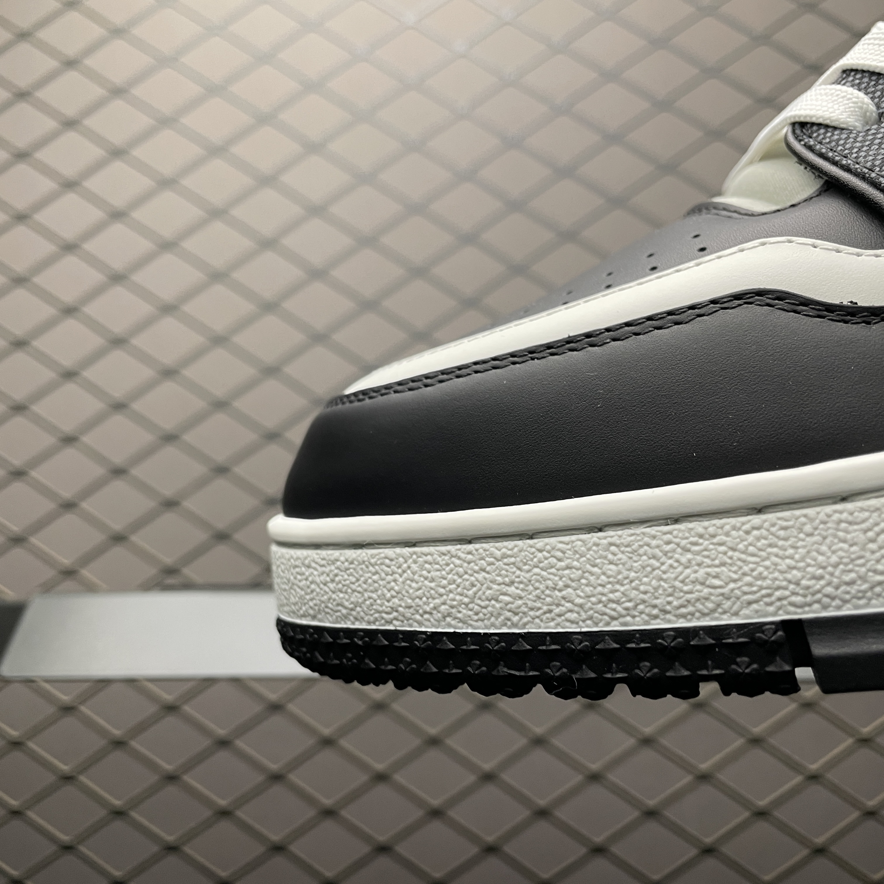 Louis Vuitton LV Trainer Sneaker（1AJ300)