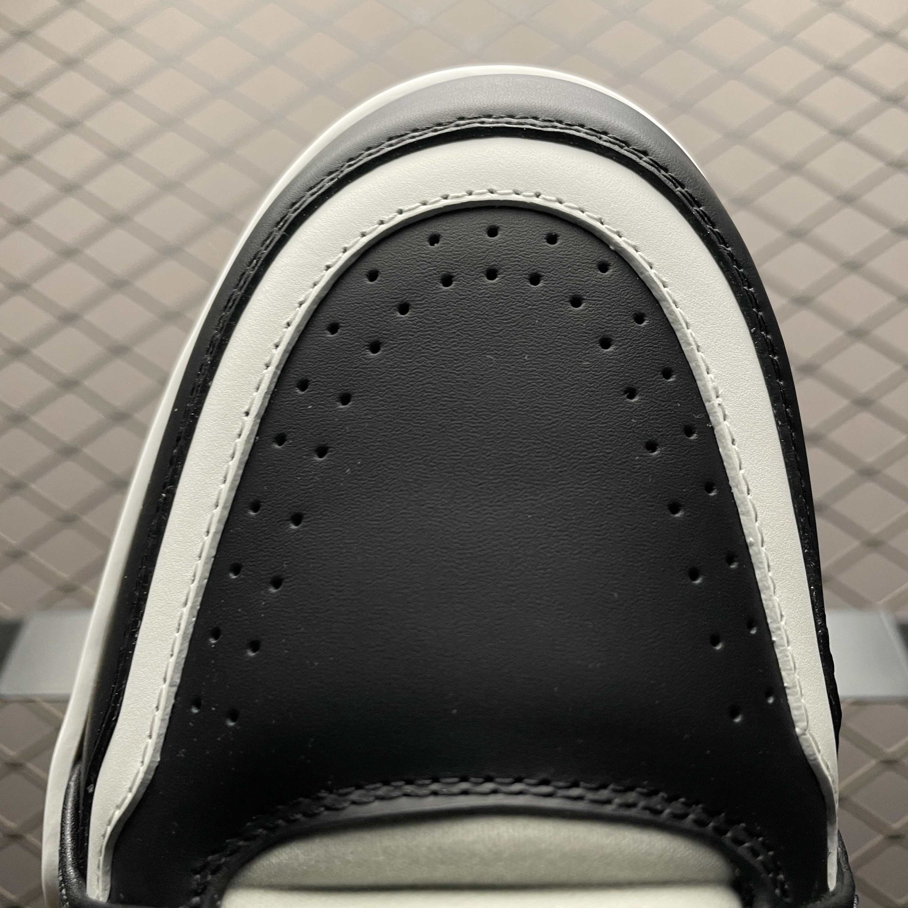 Louis Vuitton LV Trainer Sneaker（1AJ300)