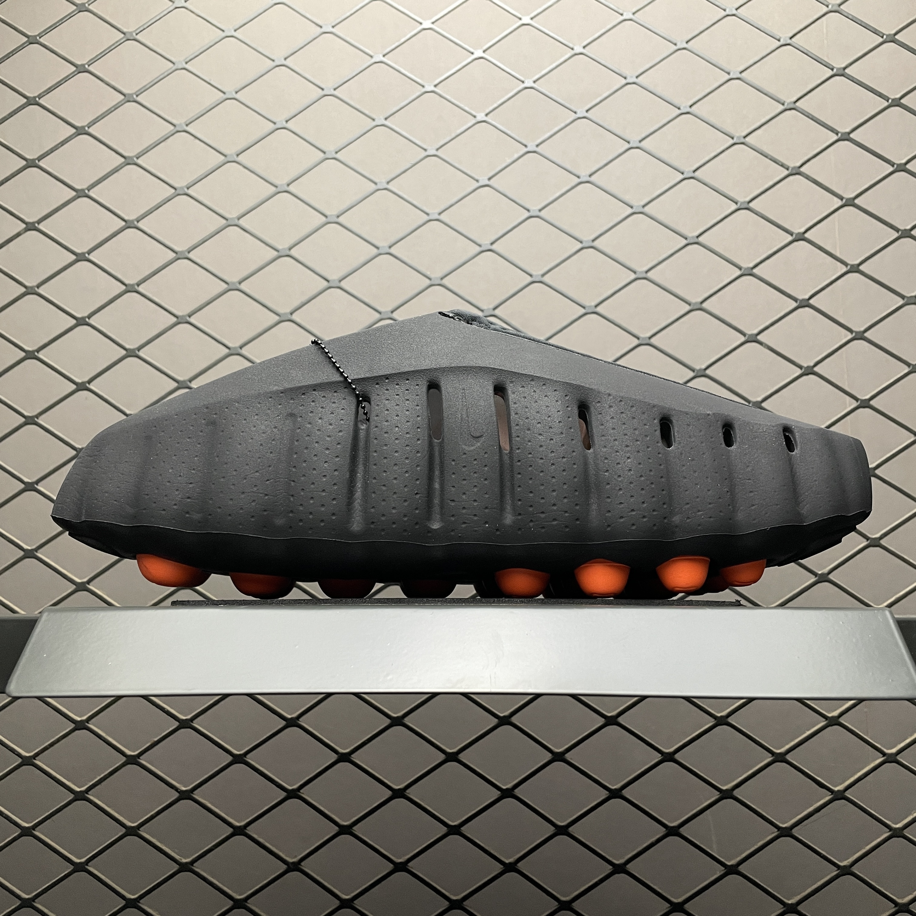 Nike Mind 001 Mules "Black/Hyper Crimson"（HQ4307-001）