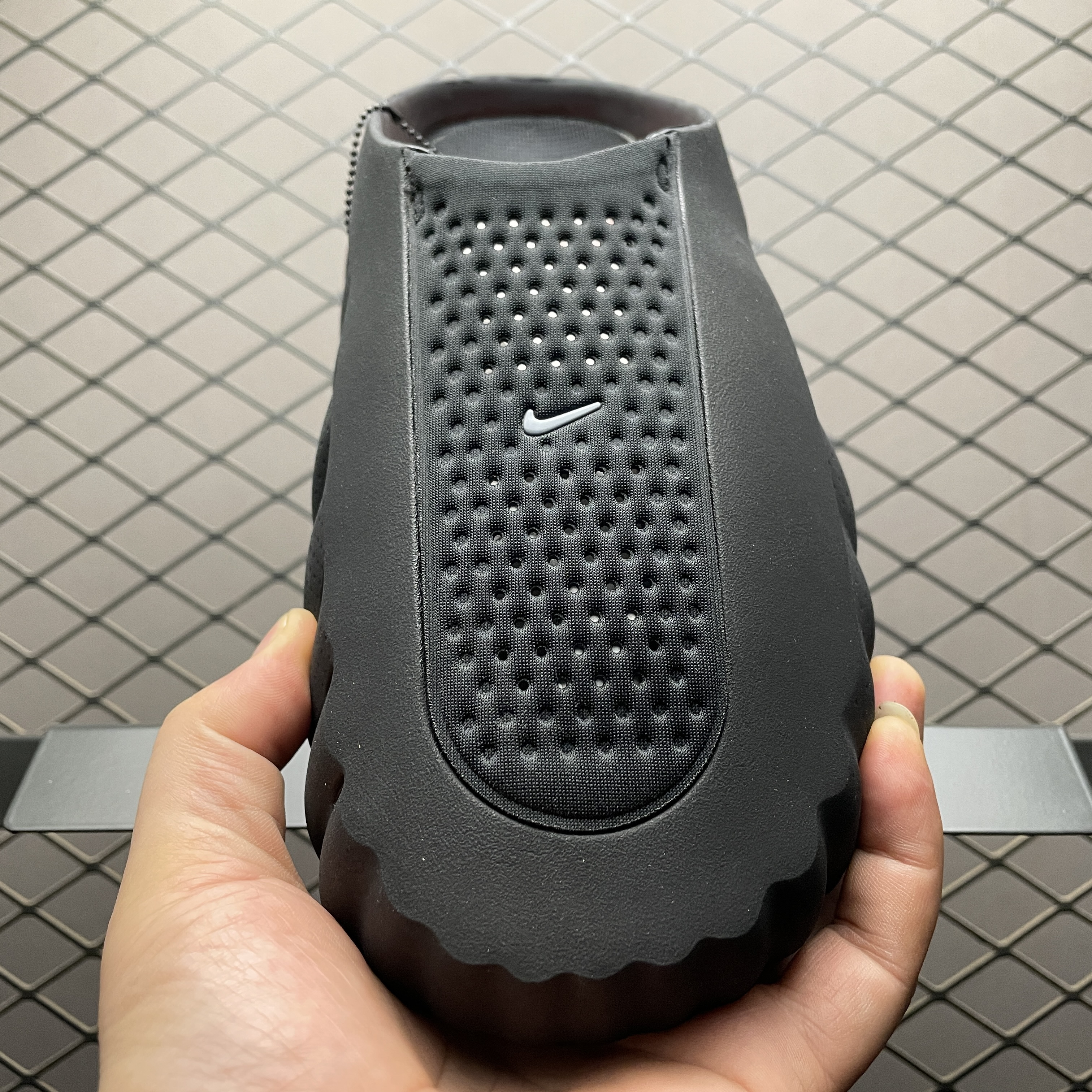 Nike Mind 001 Mules "Black/Hyper Crimson"（HQ4307-001）