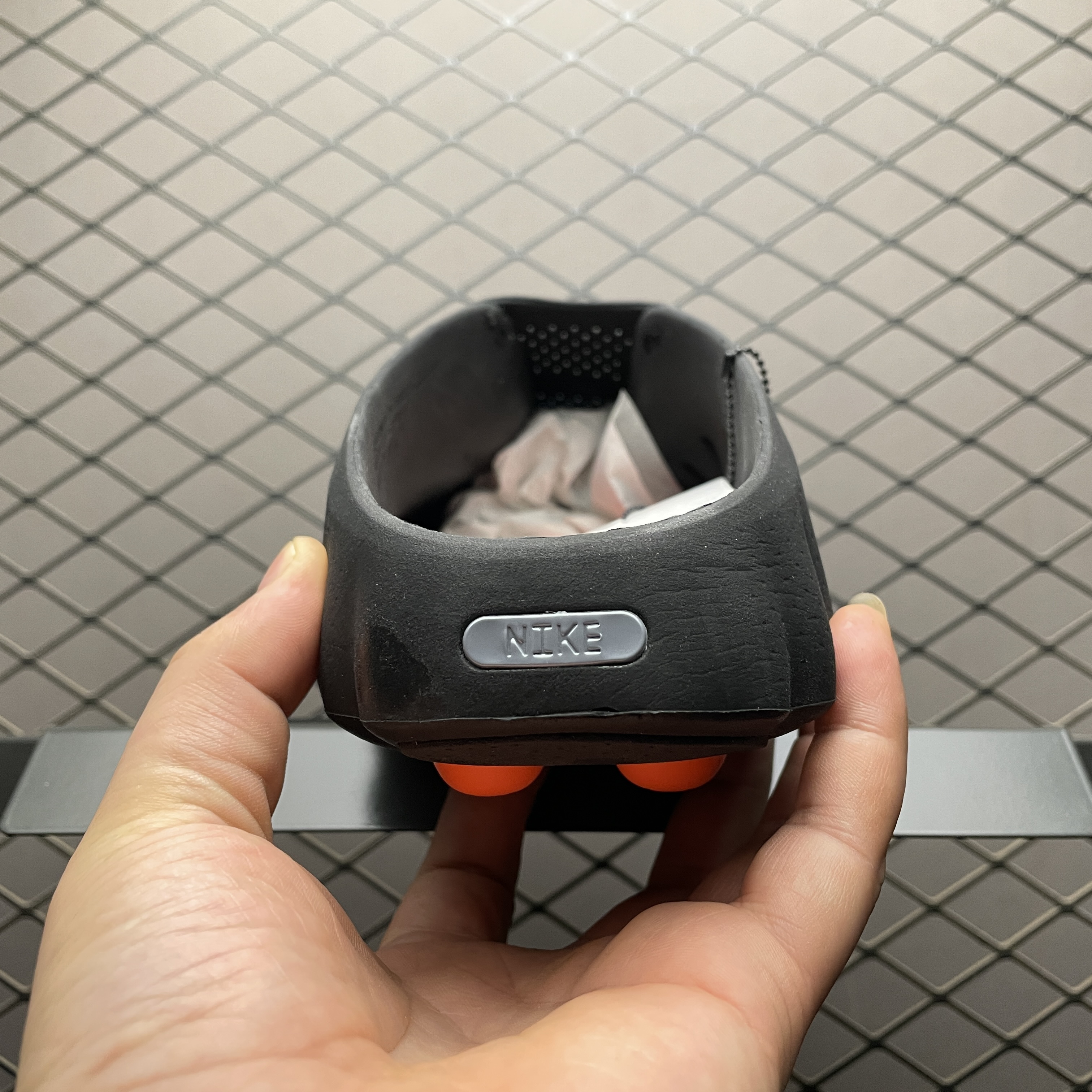 Nike Mind 001 Mules "Black/Hyper Crimson"（HQ4307-001）