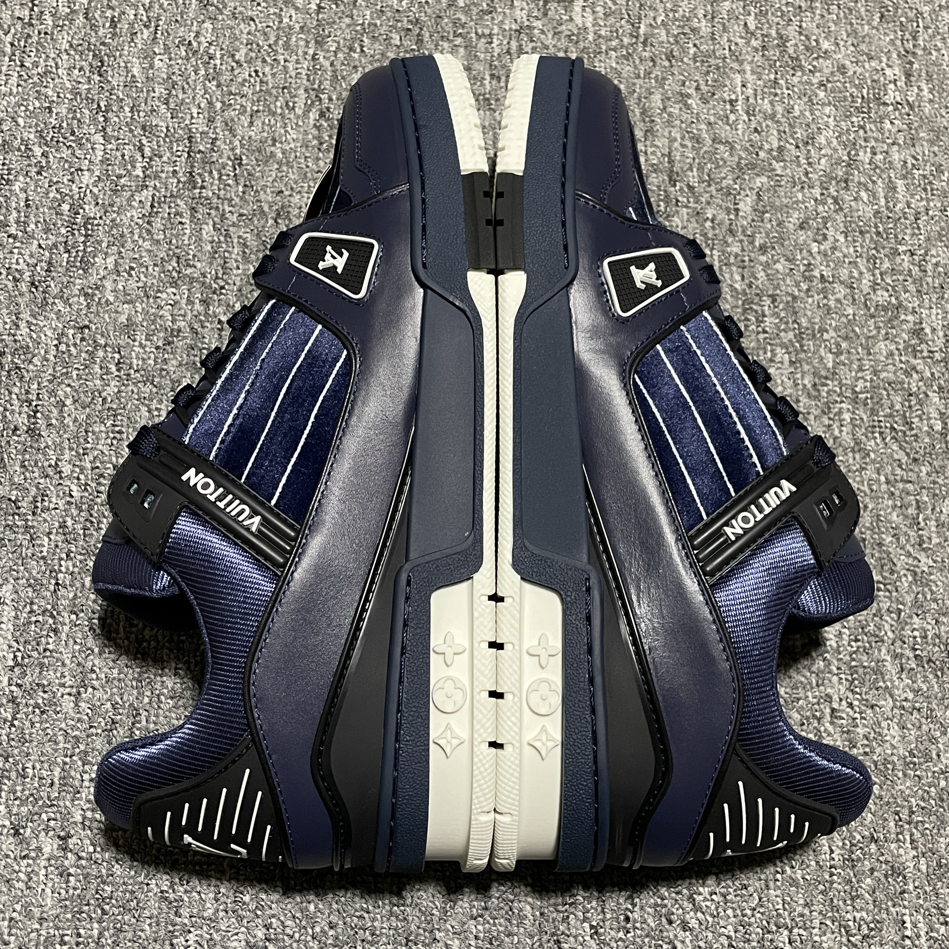 Louis Vuitton LV Trainer Sneaker（1AJ228)