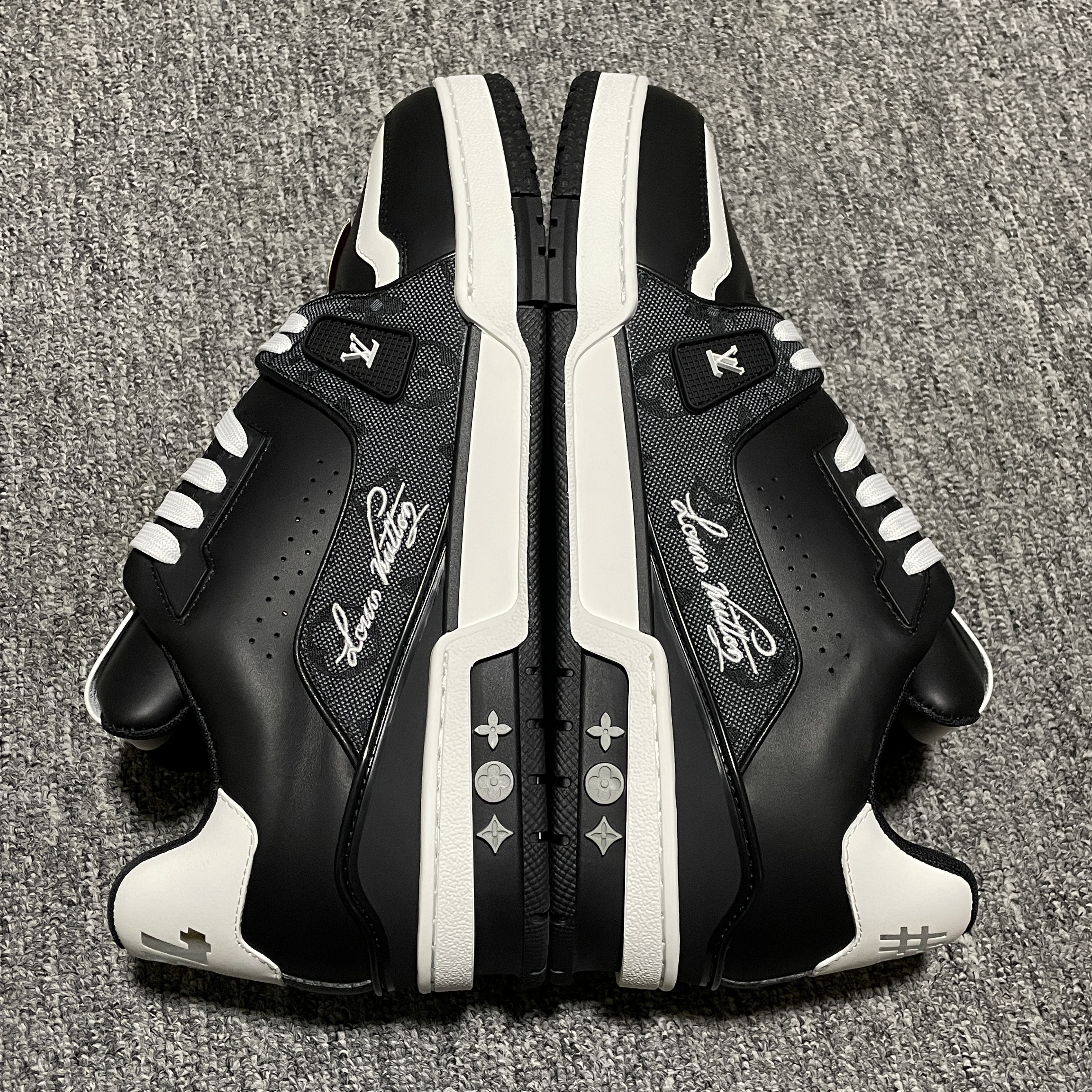 Louis Vuitton LV Trainer Sneaker（1AJ300)