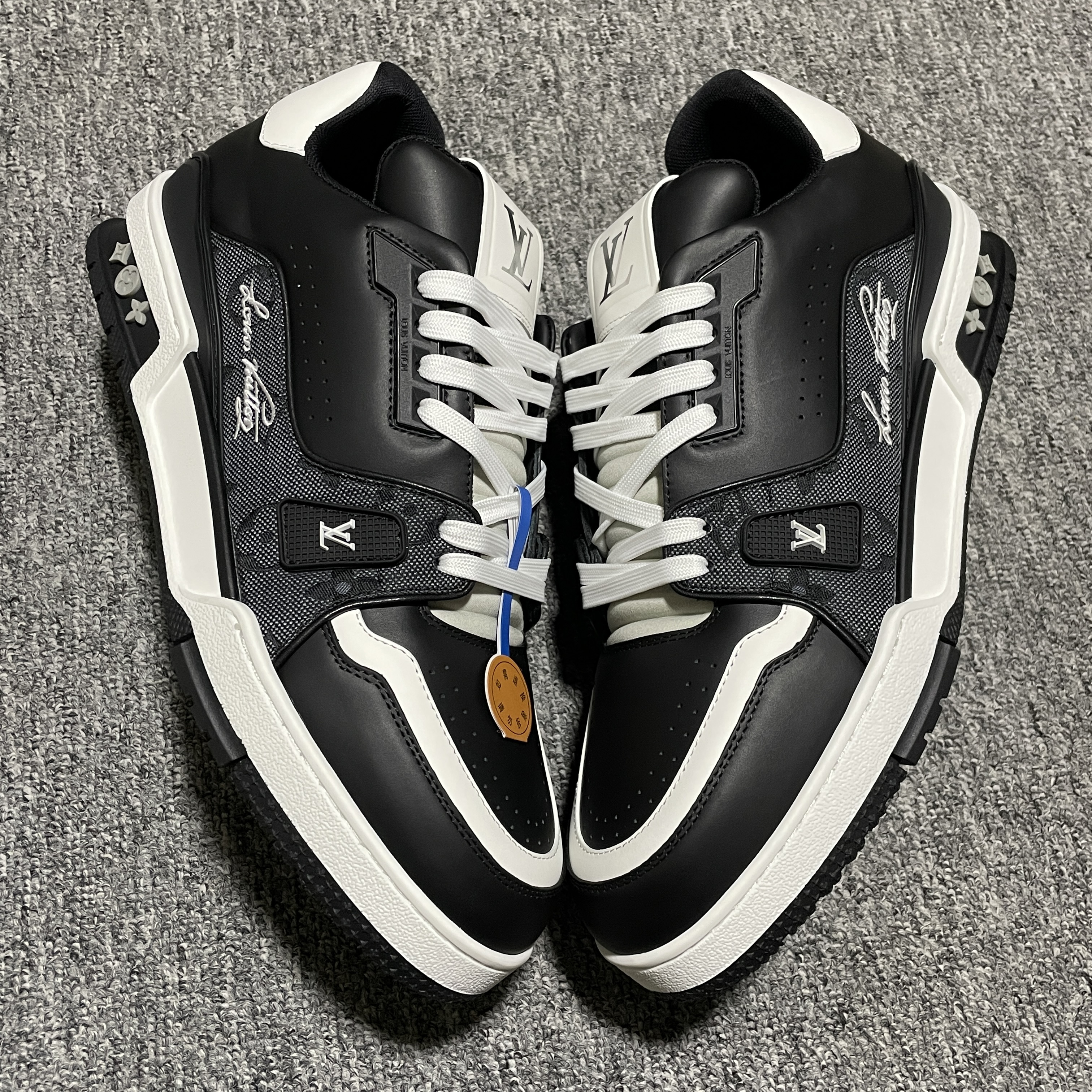 Louis Vuitton LV Trainer Sneaker（1AJ300)