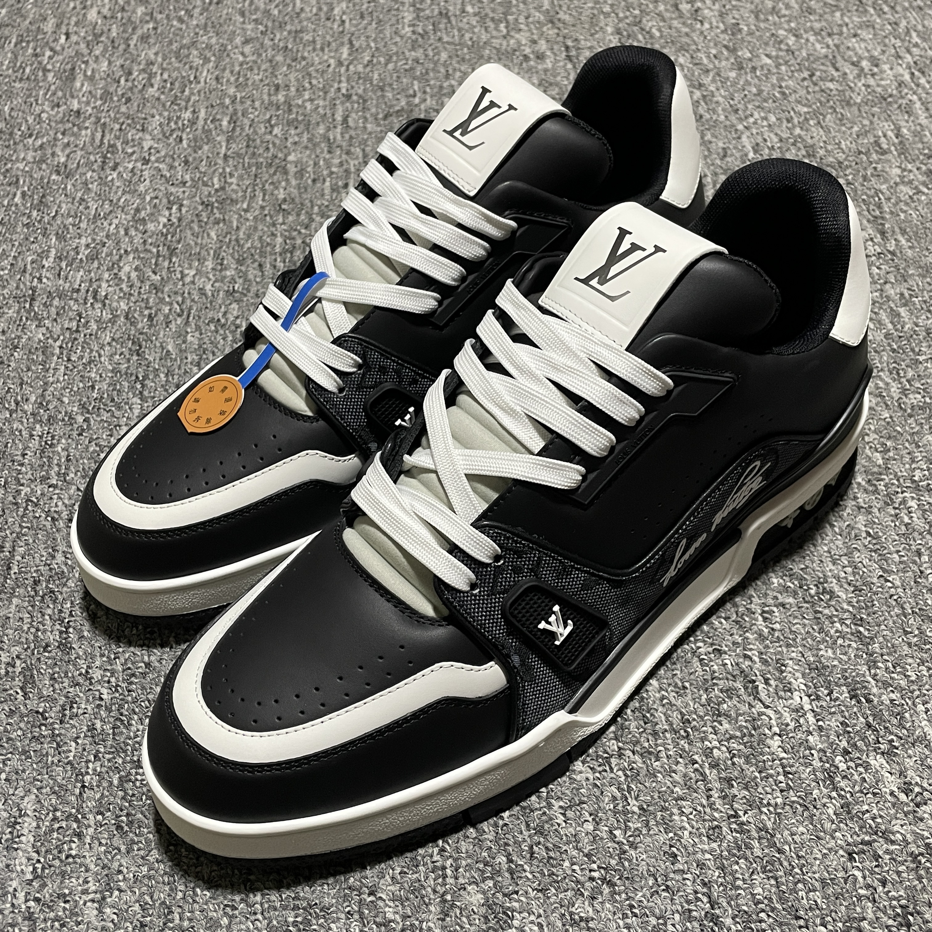 Louis Vuitton LV Trainer Sneaker（1AJ300)