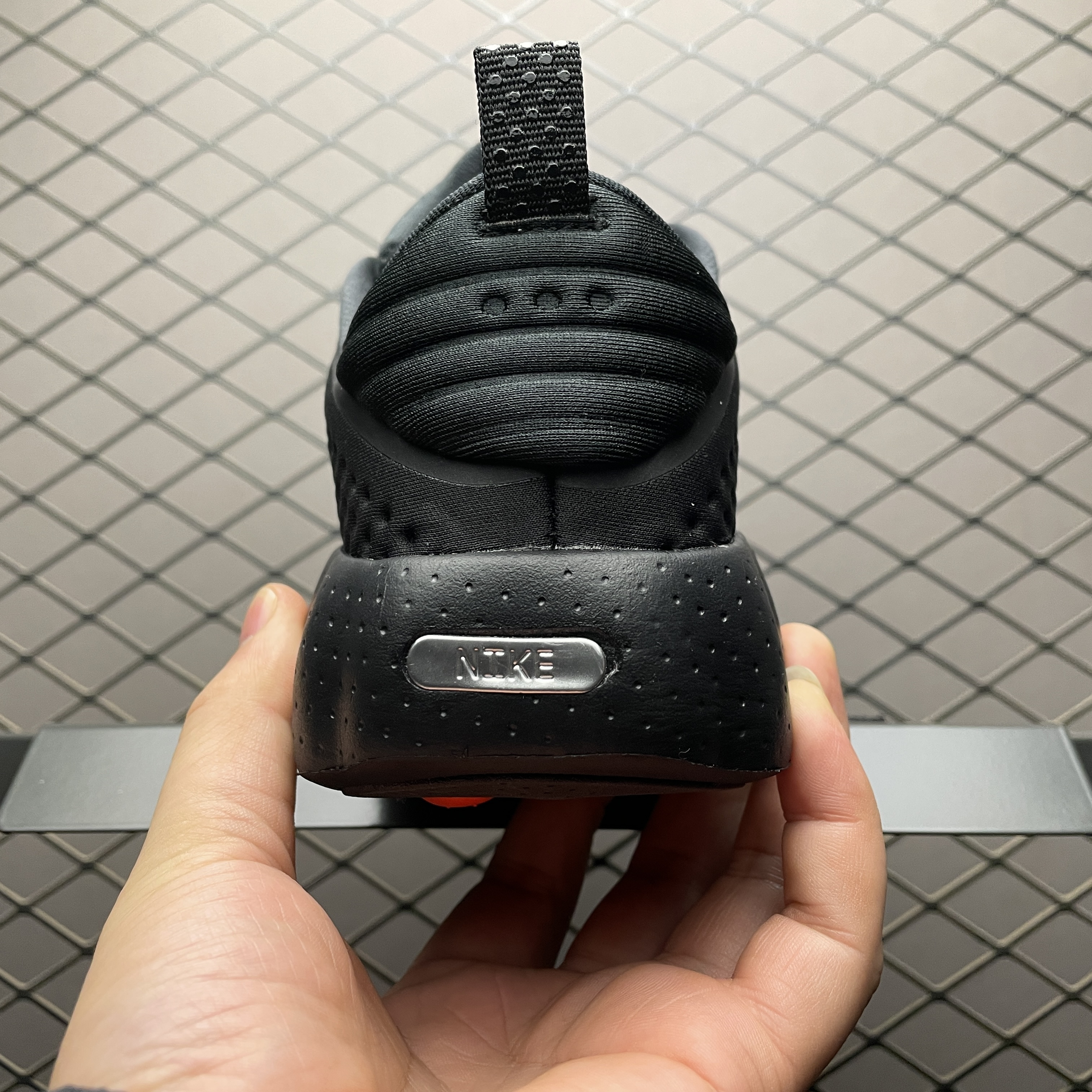 Nike Mind 002 "Black/Hyper Crimson"（HQ4308-001）