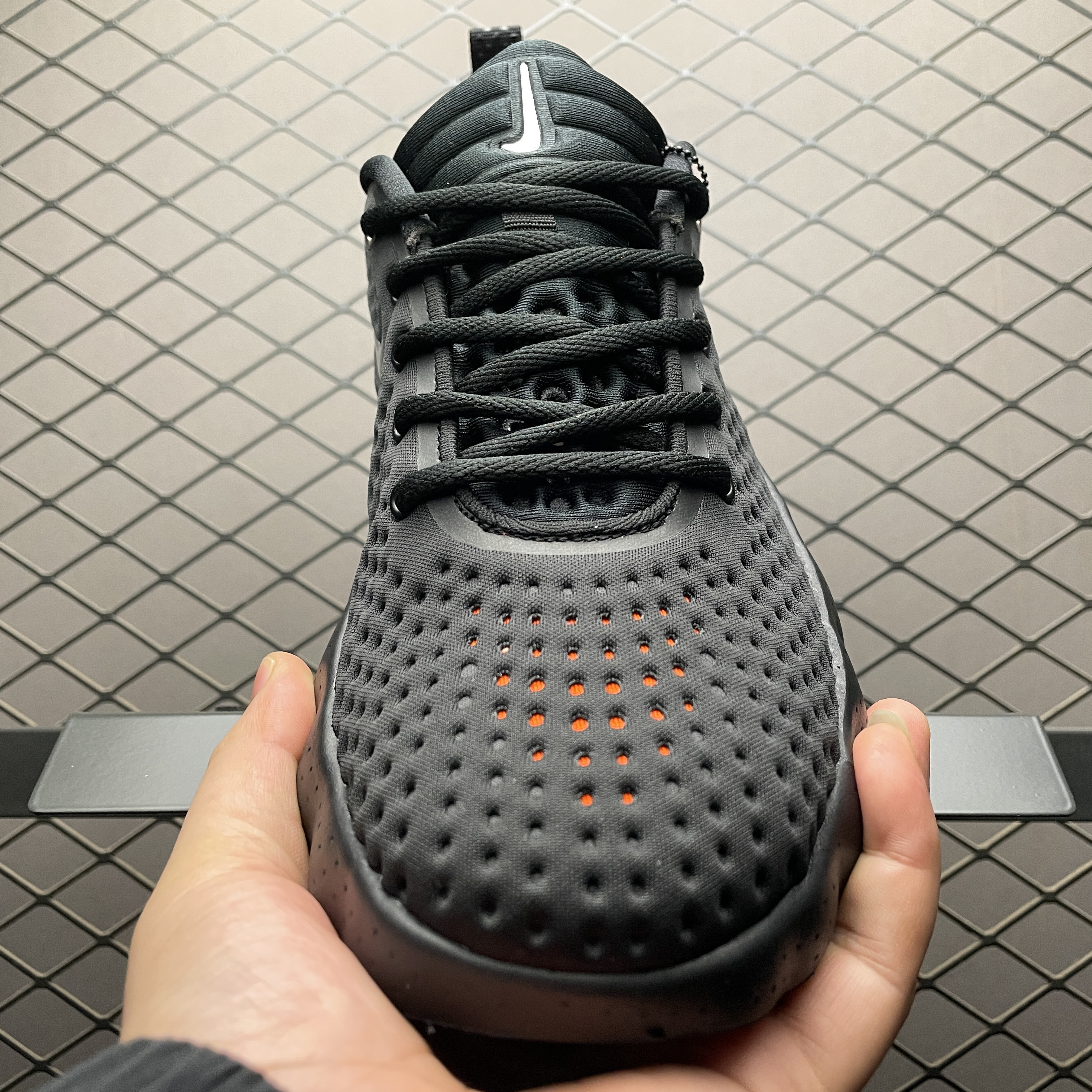 Nike Mind 002 "Black/Hyper Crimson"（HQ4308-001）