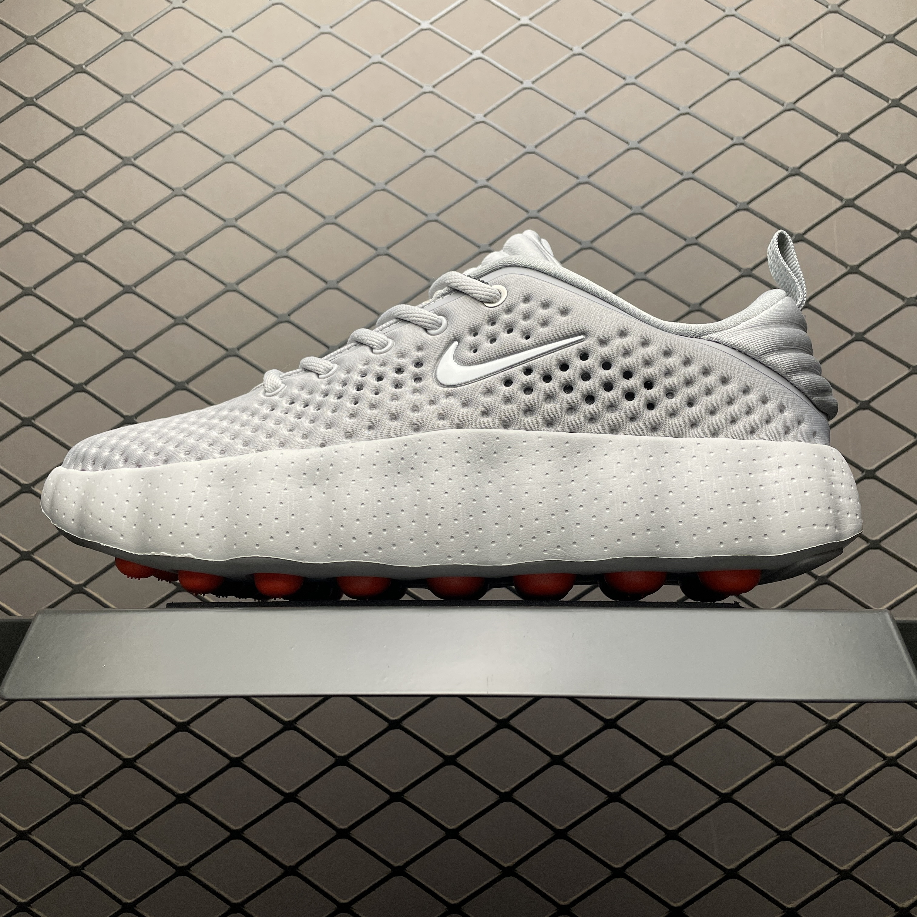 Nike Mind 002 "Light Smoke Grey/Photon Dust/Hyper Crimson"（HQ4308-003）