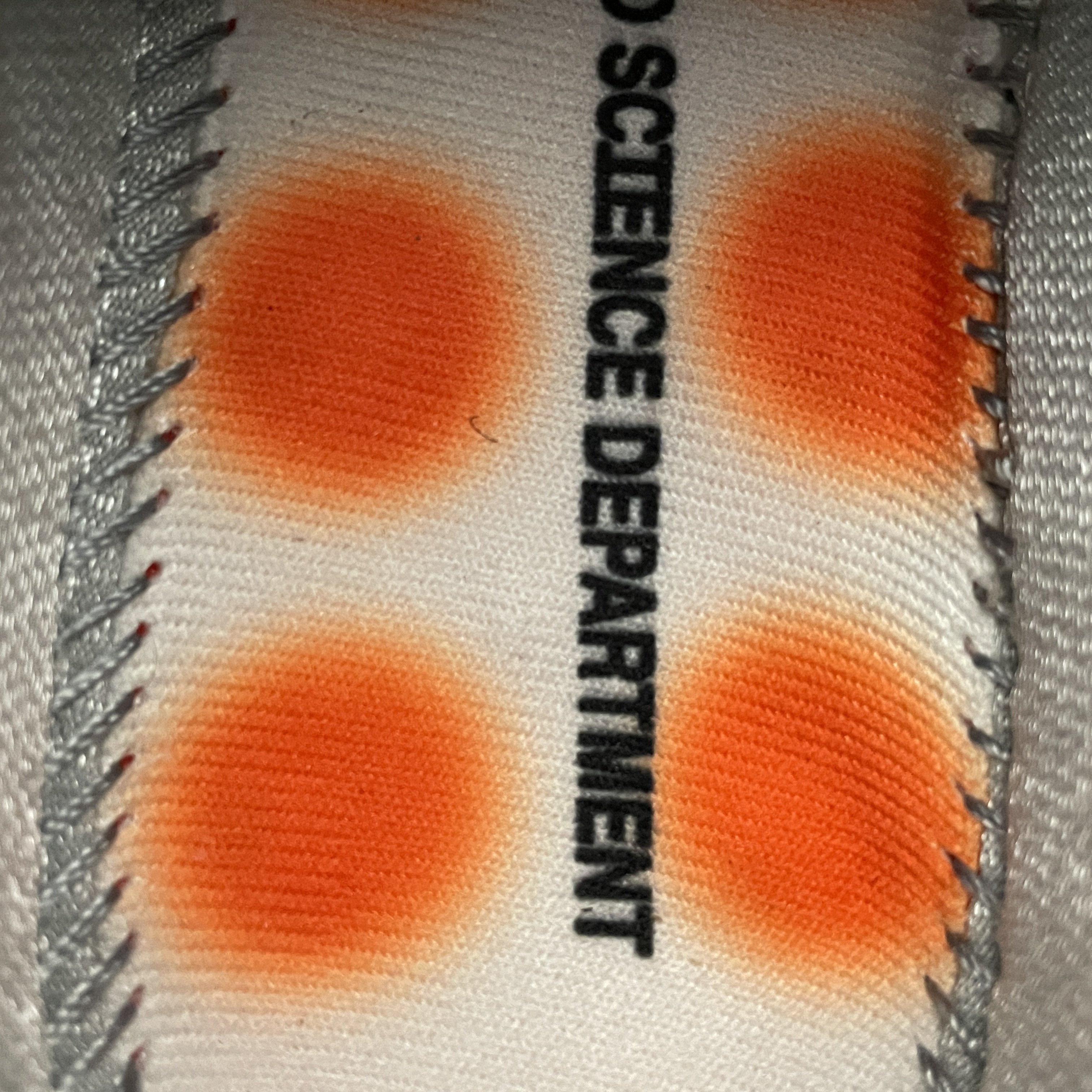 Nike Mind 002 "Light Smoke Grey/Photon Dust/Hyper Crimson"（HQ4308-003）