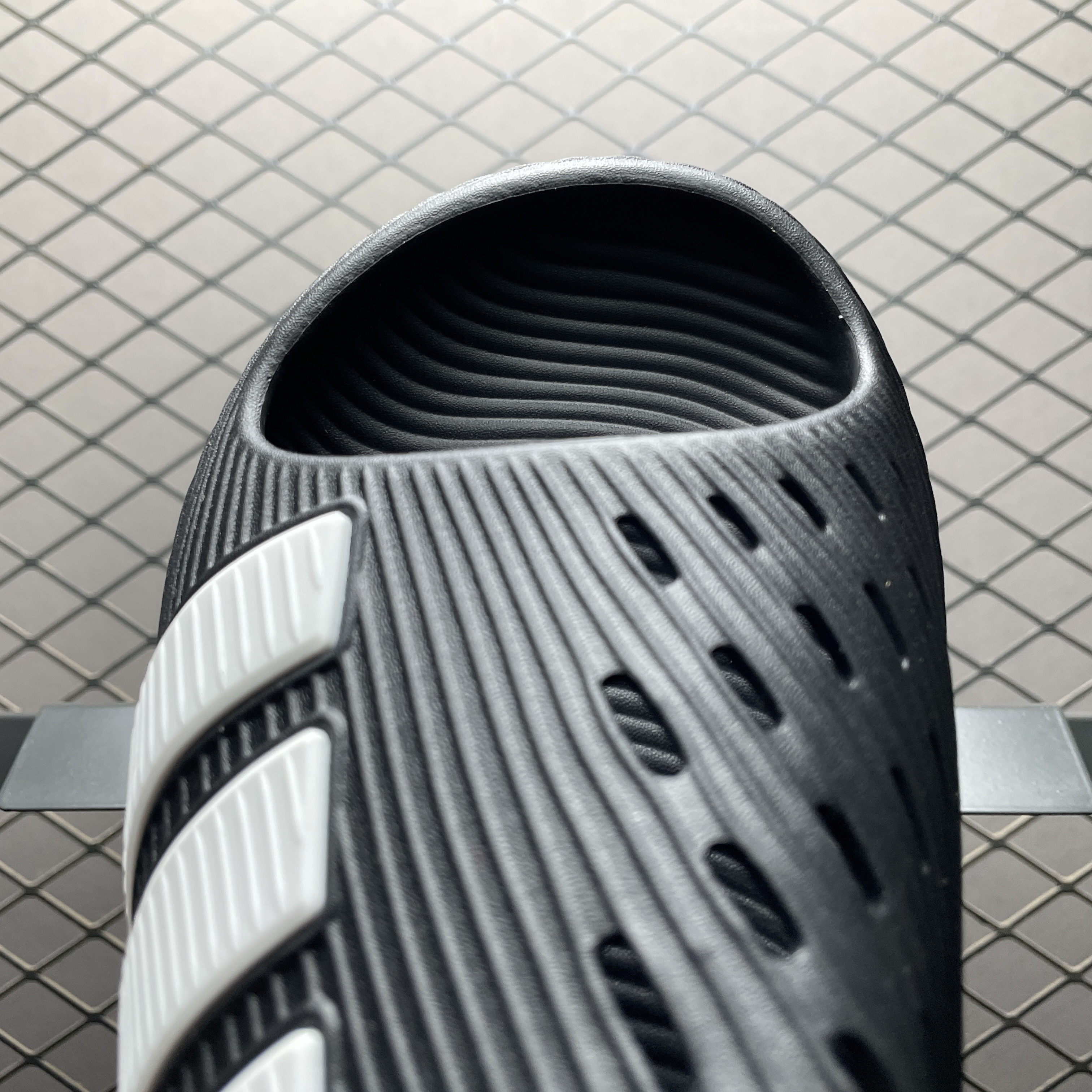 adidas Purechill Slides "Core Black/Cloud White"（KH6414）