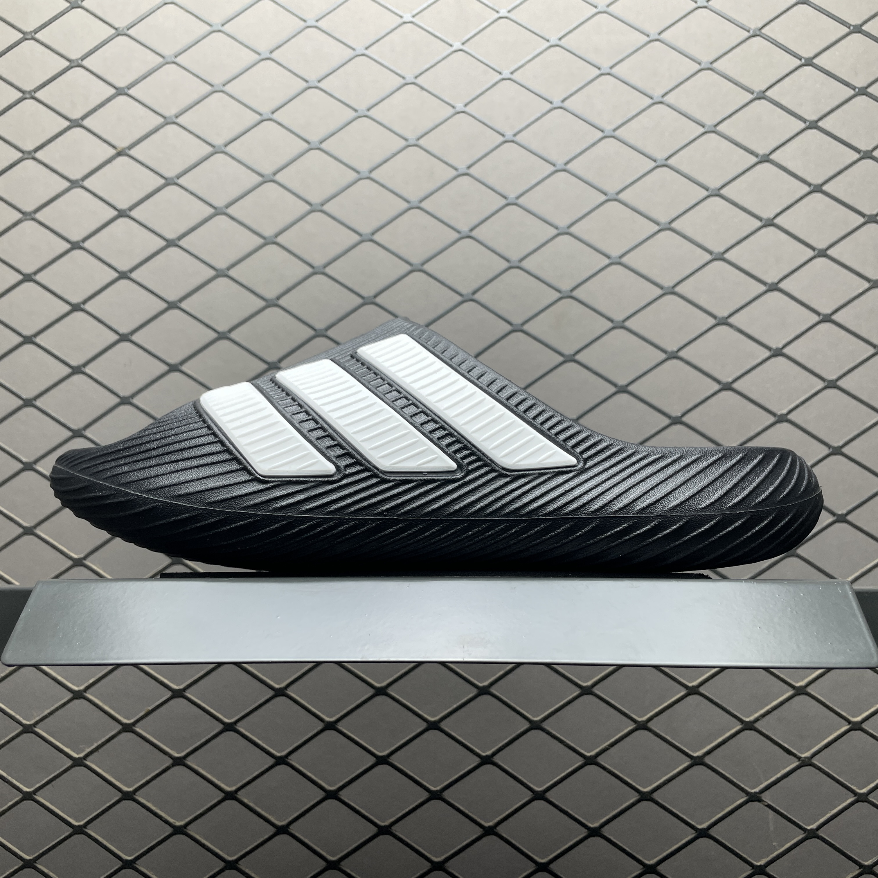 adidas Purechill Slides "Core Black/Cloud White"（KH6414）