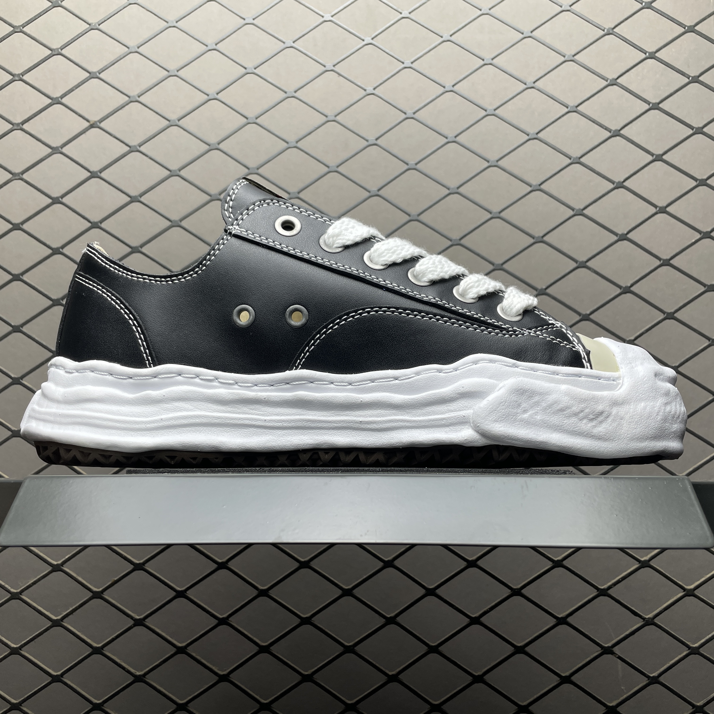 Maison Mihara Yasuhiro Peterson OG Sole Leather Low 'Black'(A06FW736 BLK)