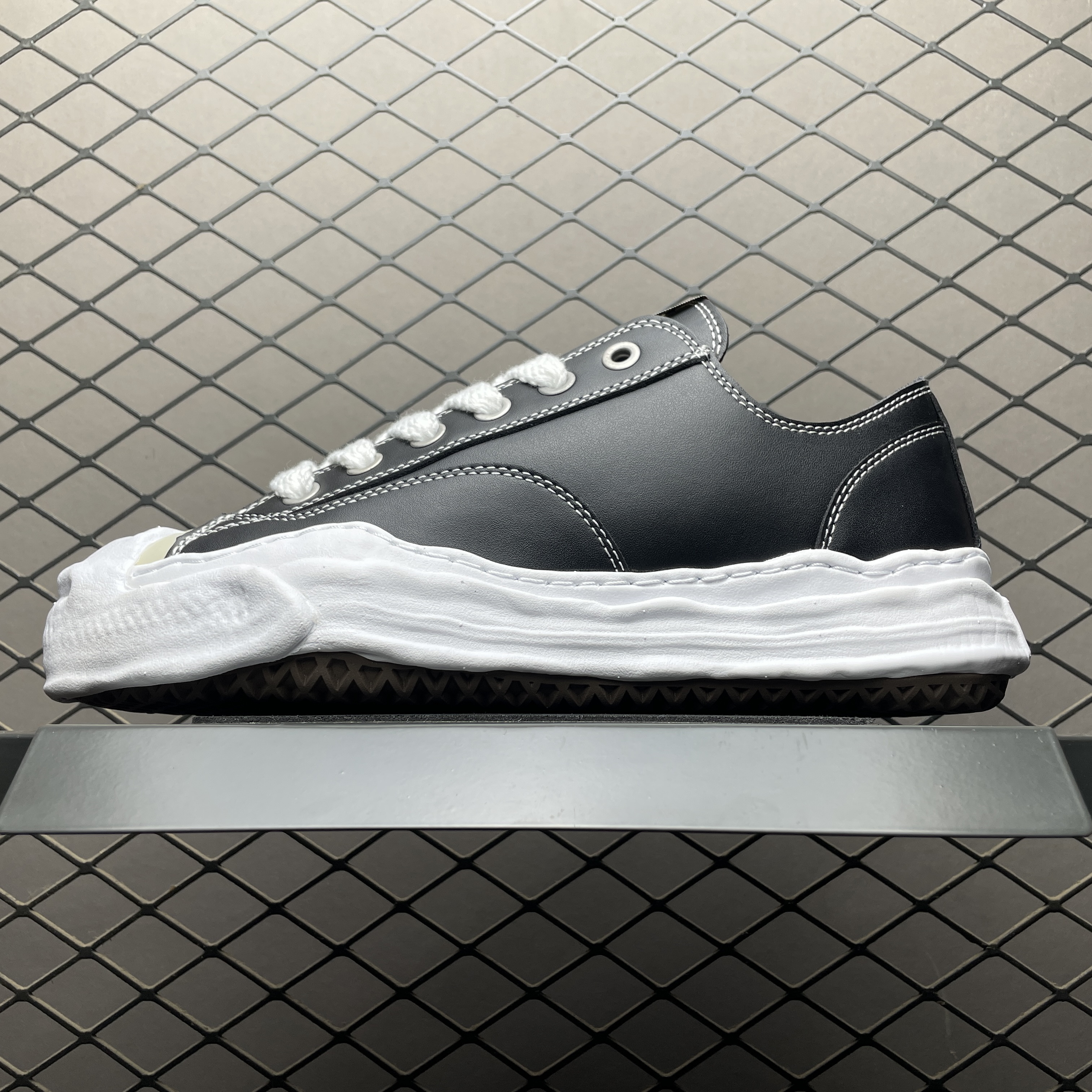 Maison Mihara Yasuhiro Peterson OG Sole Leather Low 'Black'(A06FW736 BLK)