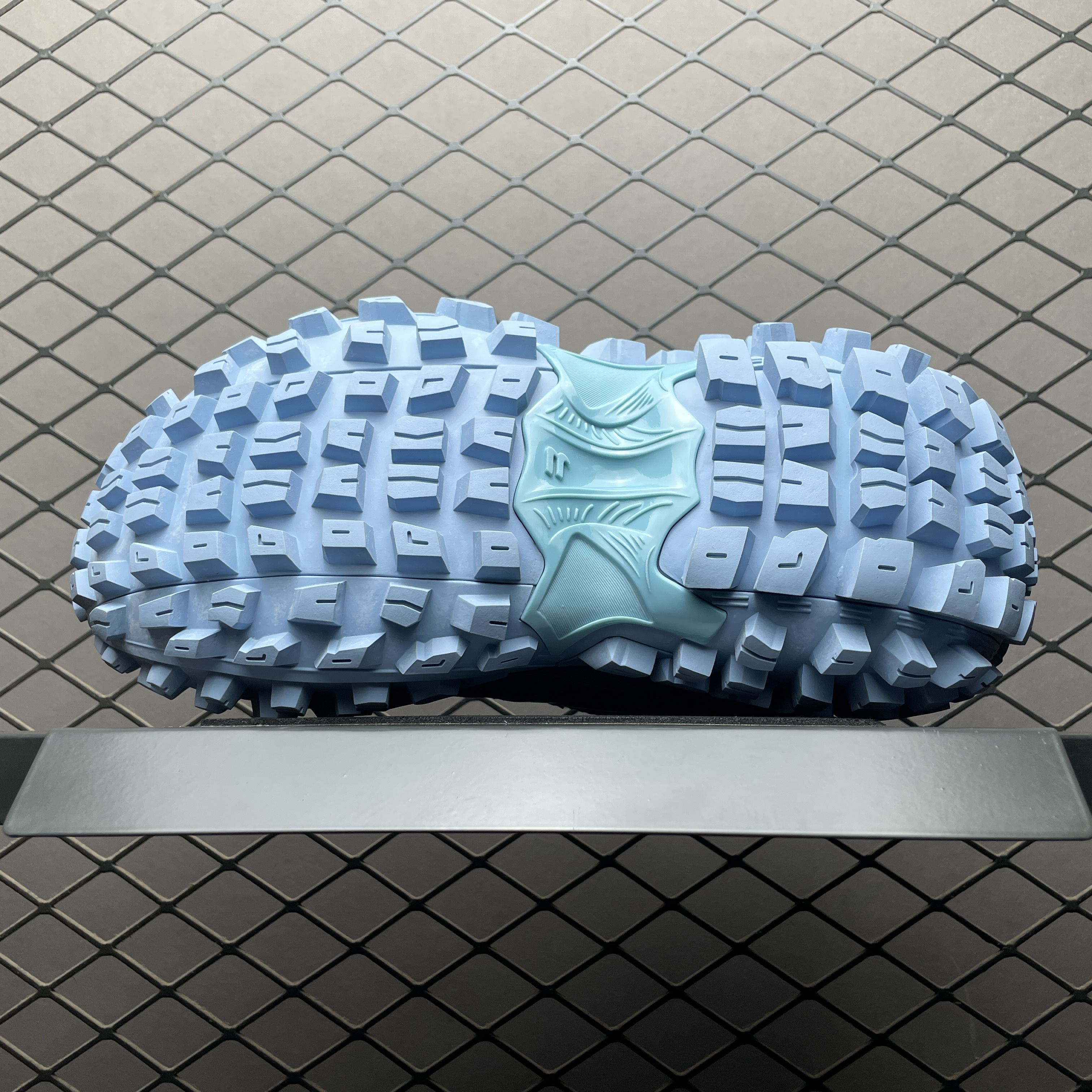 Balenciaga Defender Light Blue（685613 W2RAA 4000）