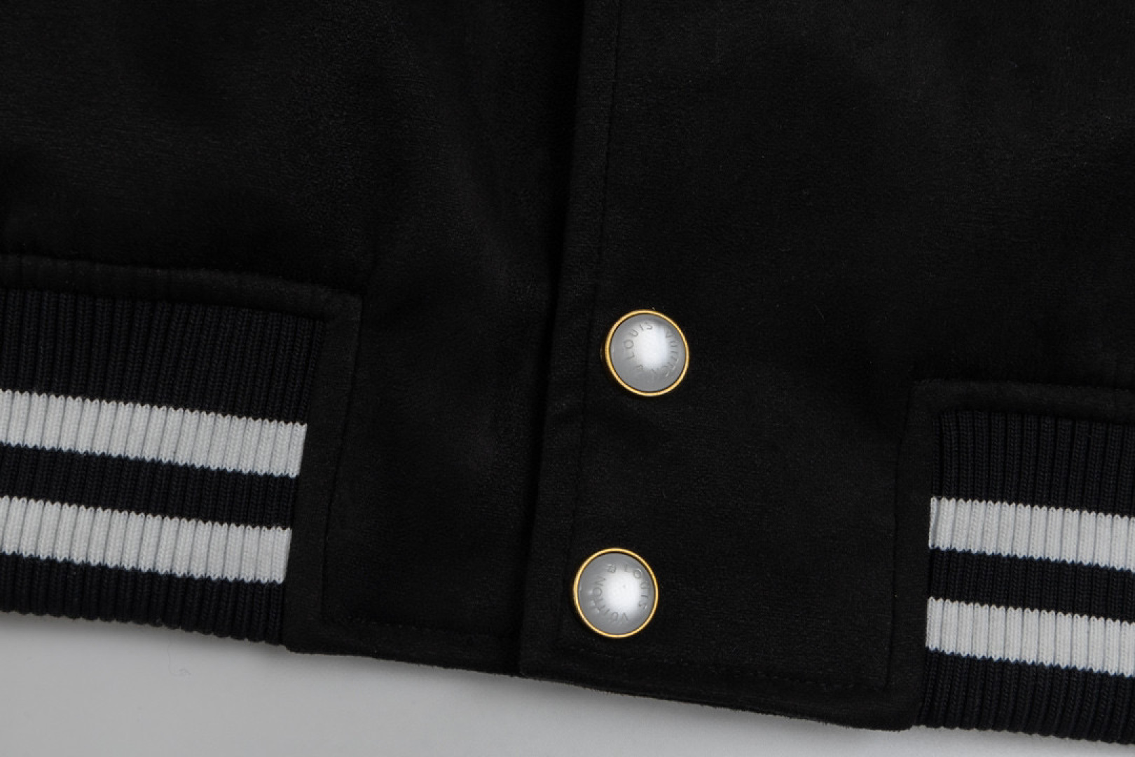 Louis Vuitton Embellished Lambskin Bomber Blouson（1AFXEL）