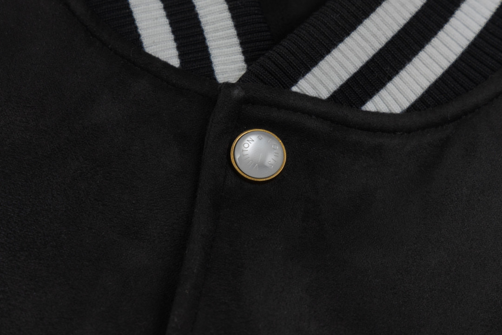 Louis Vuitton Embellished Lambskin Bomber Blouson（1AFXEL）