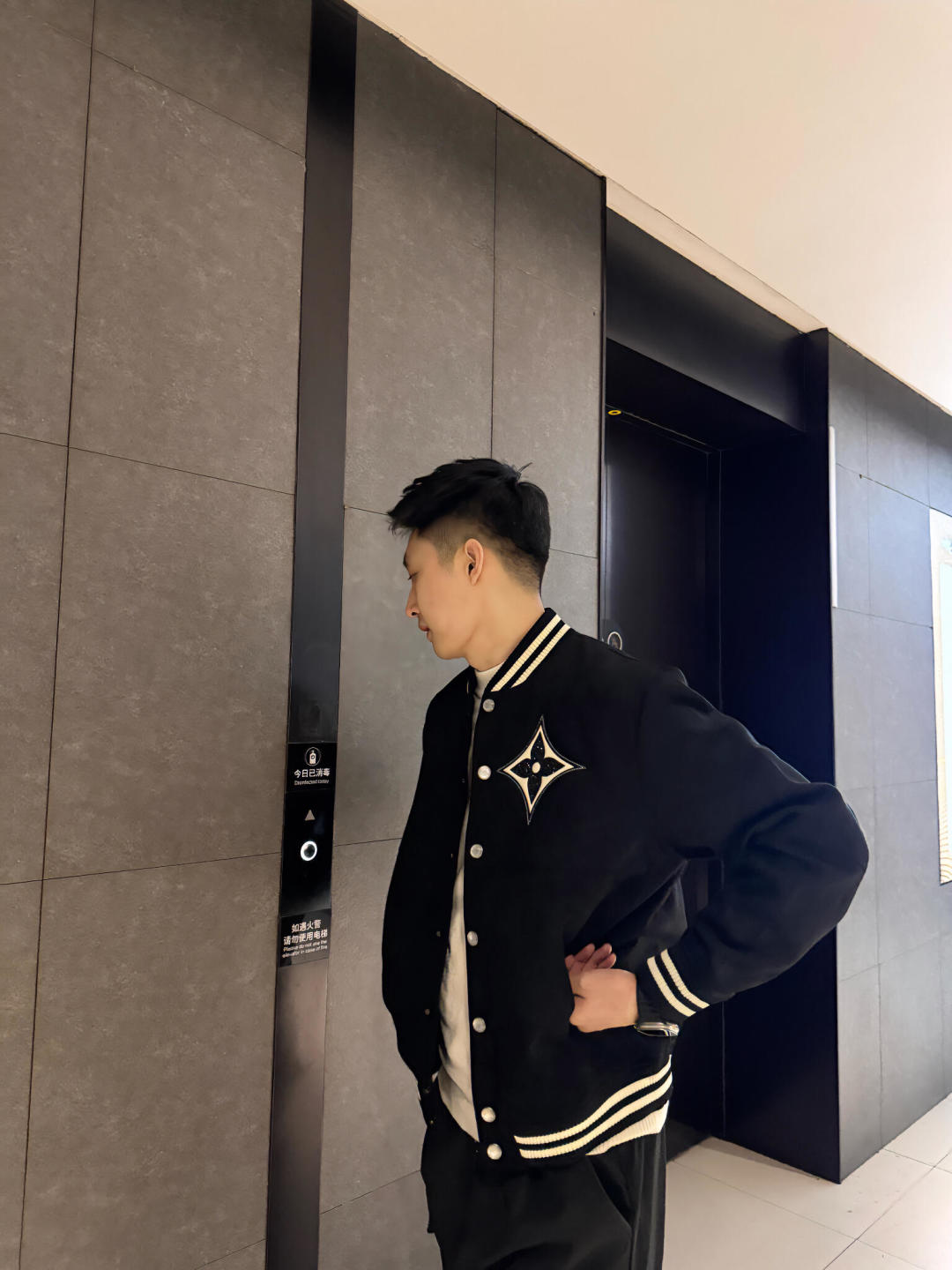 Louis Vuitton Embellished Lambskin Bomber Blouson（1AFXEL）