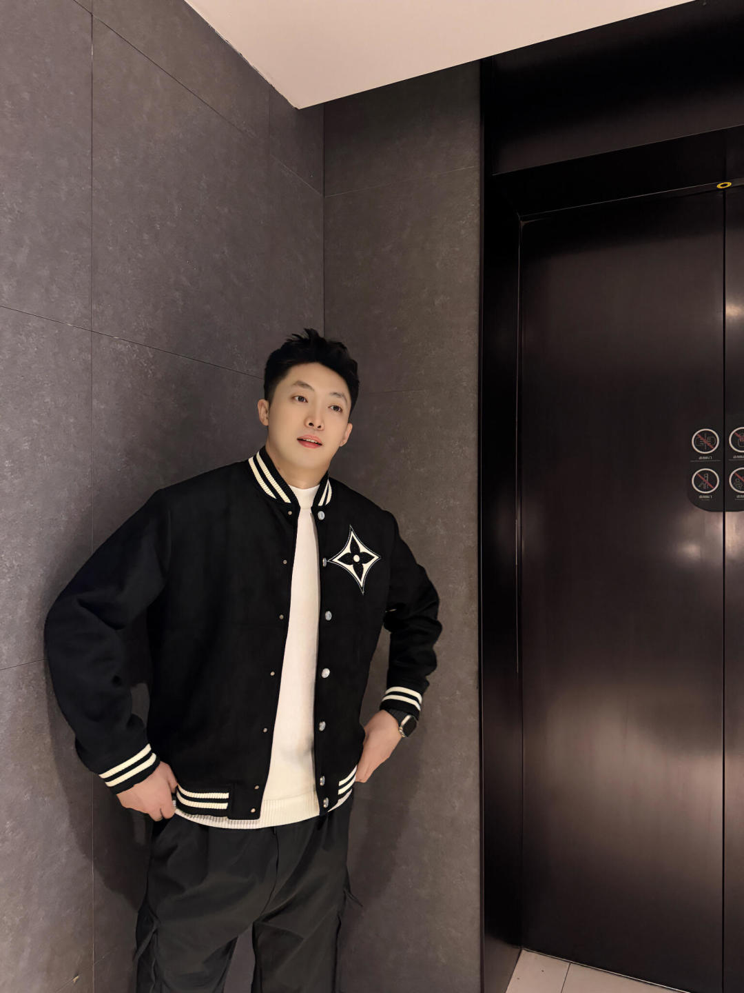 Louis Vuitton Embellished Lambskin Bomber Blouson（1AFXEL）