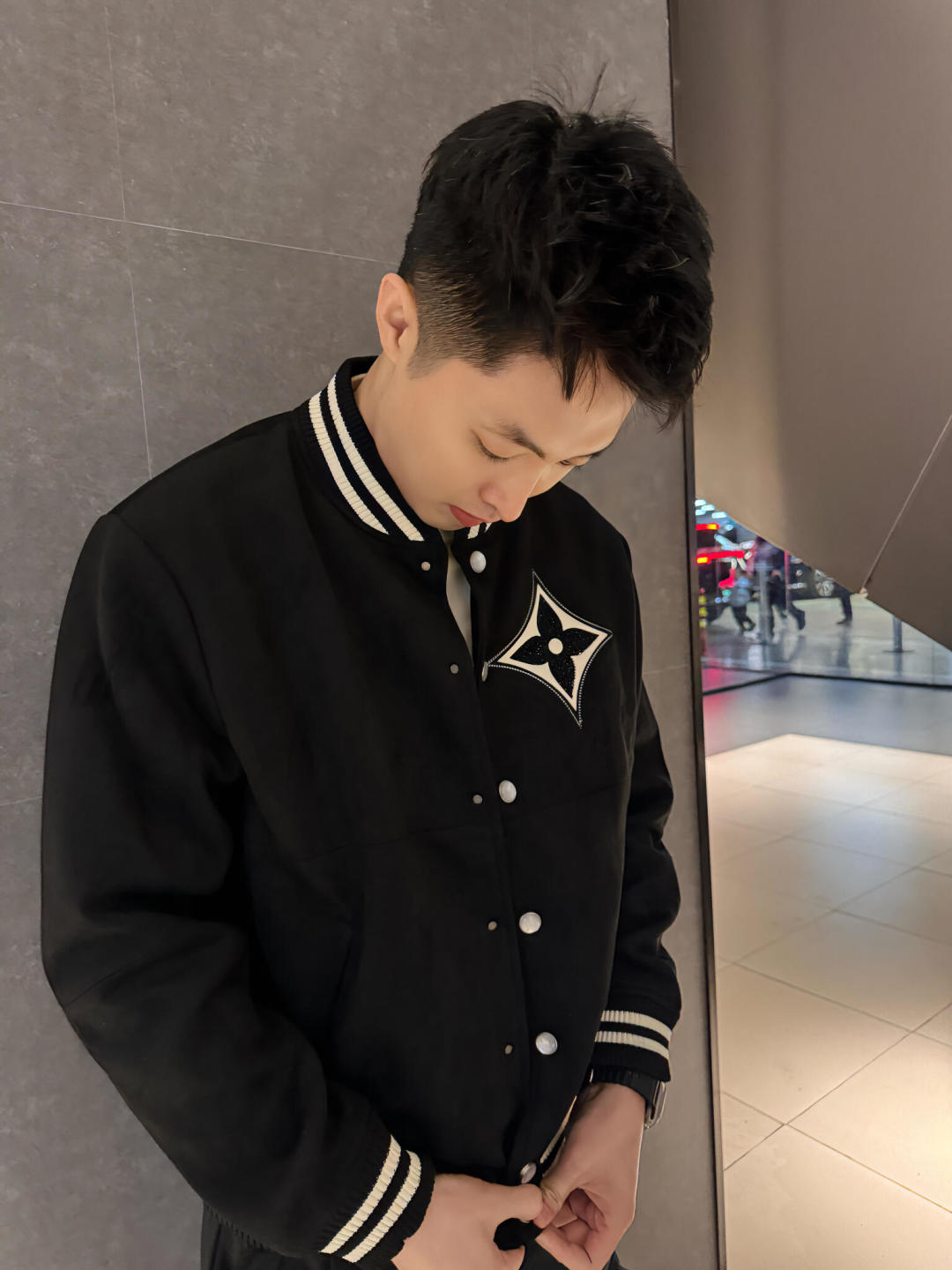 Louis Vuitton Embellished Lambskin Bomber Blouson（1AFXEL）