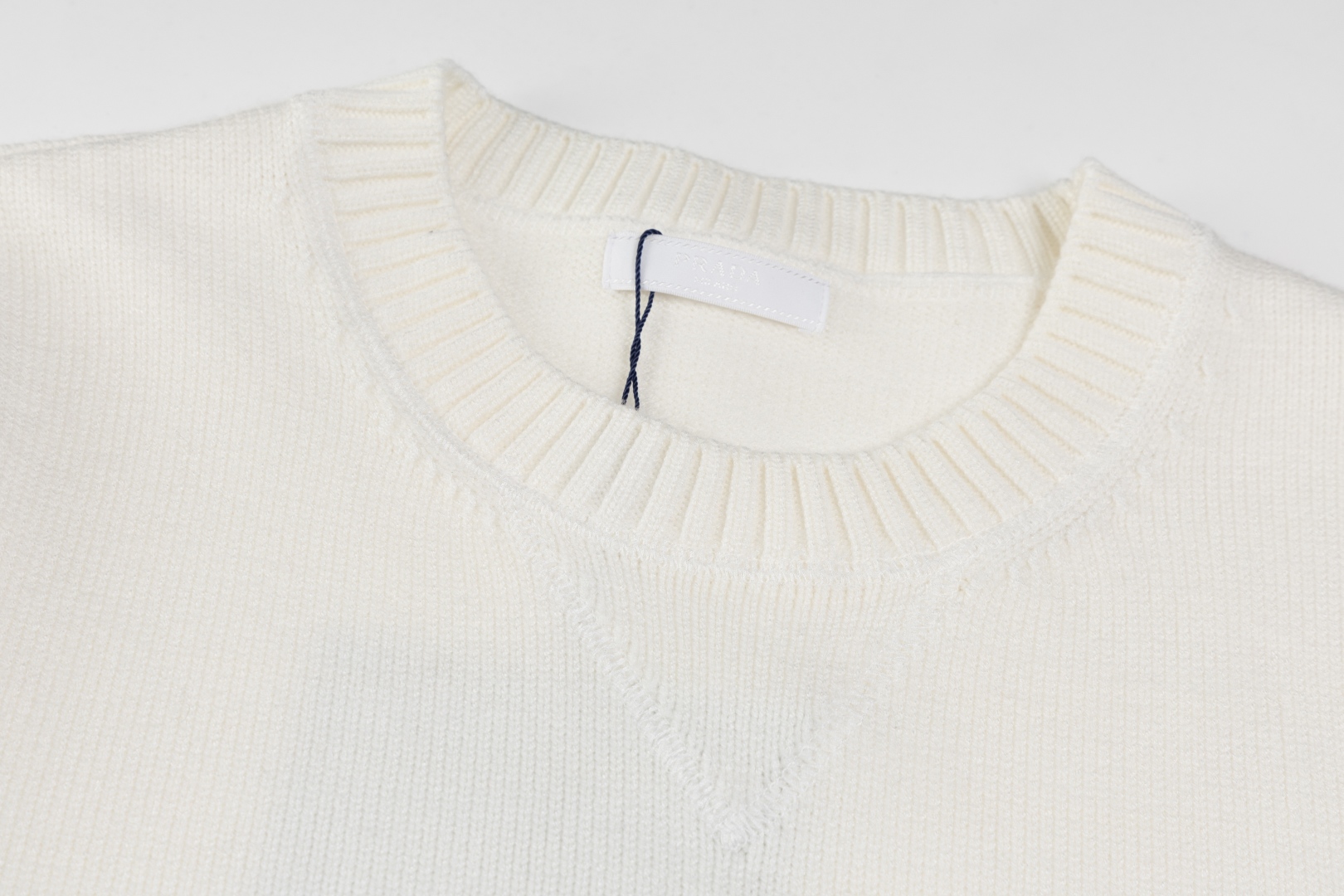 PRADA Wool x cashmere crew neck sweater (UMB223-1YMW-F0K74-S-211）