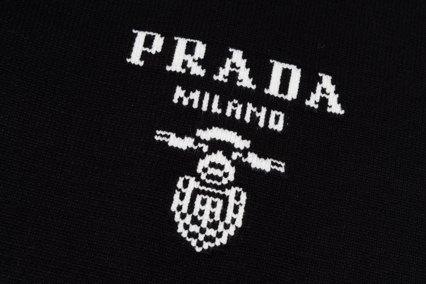 PRADA Wool x cashmere crew neck sweater (UMB223-1YMW-F0K74-S-211）