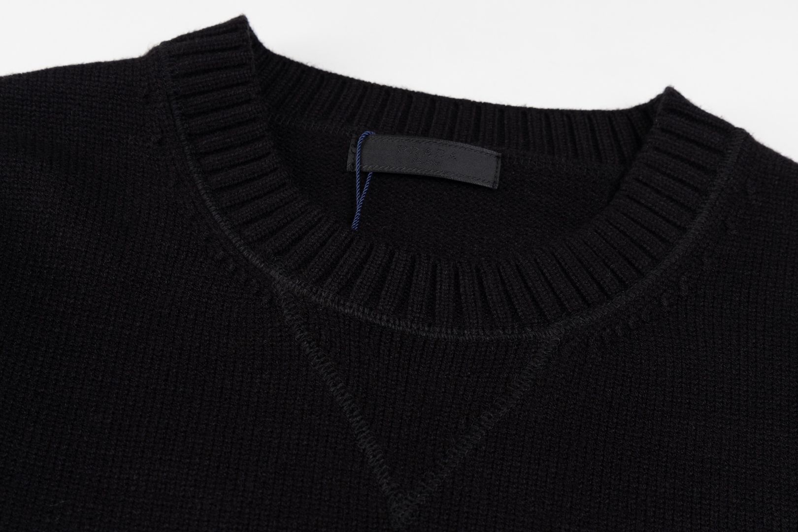 PRADA Wool x cashmere crew neck sweater (UMB223-1YMW-F0K74-S-211）