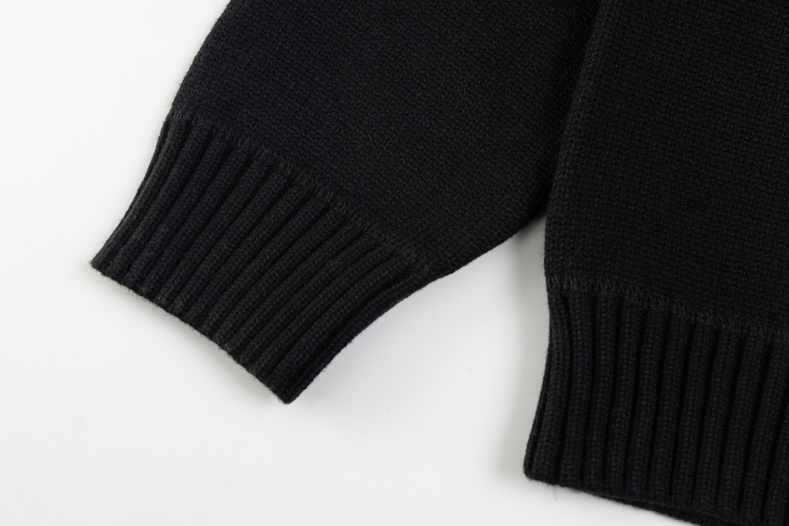 PRADA Wool x cashmere crew neck sweater (UMB223-1YMW-F0K74-S-211）