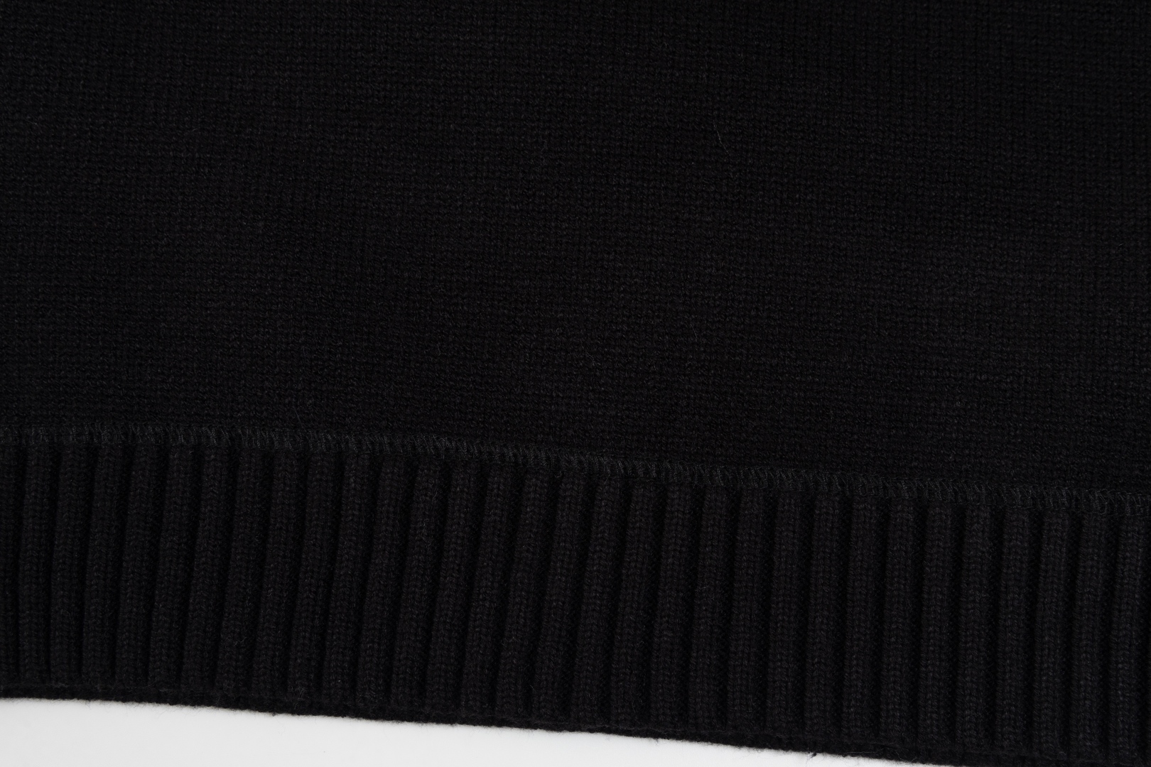 PRADA Wool x cashmere crew neck sweater (UMB223-1YMW-F0K74-S-211）