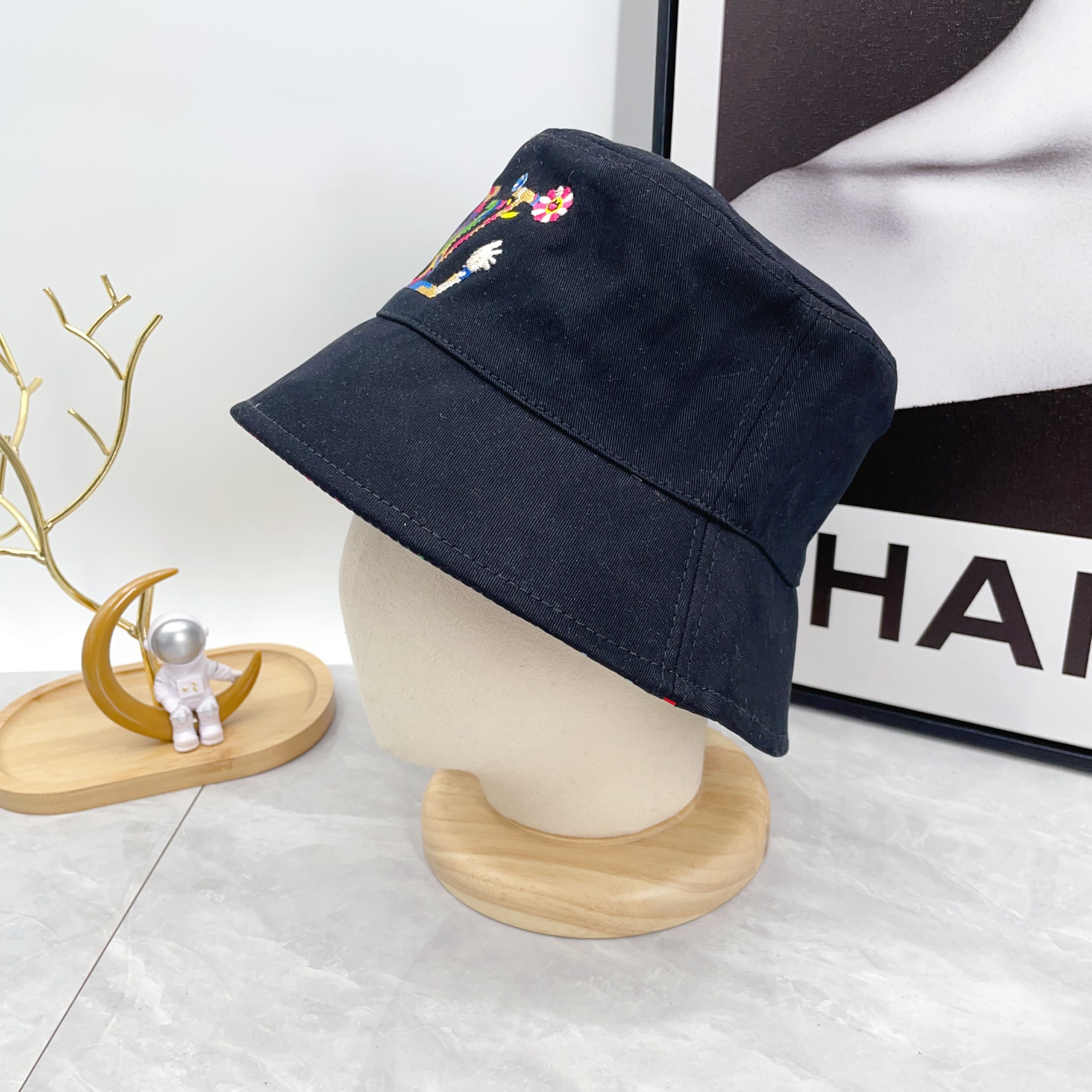 Louis Vuitton Takashi Murakami collaboration superflat bucket hat（M7985M）