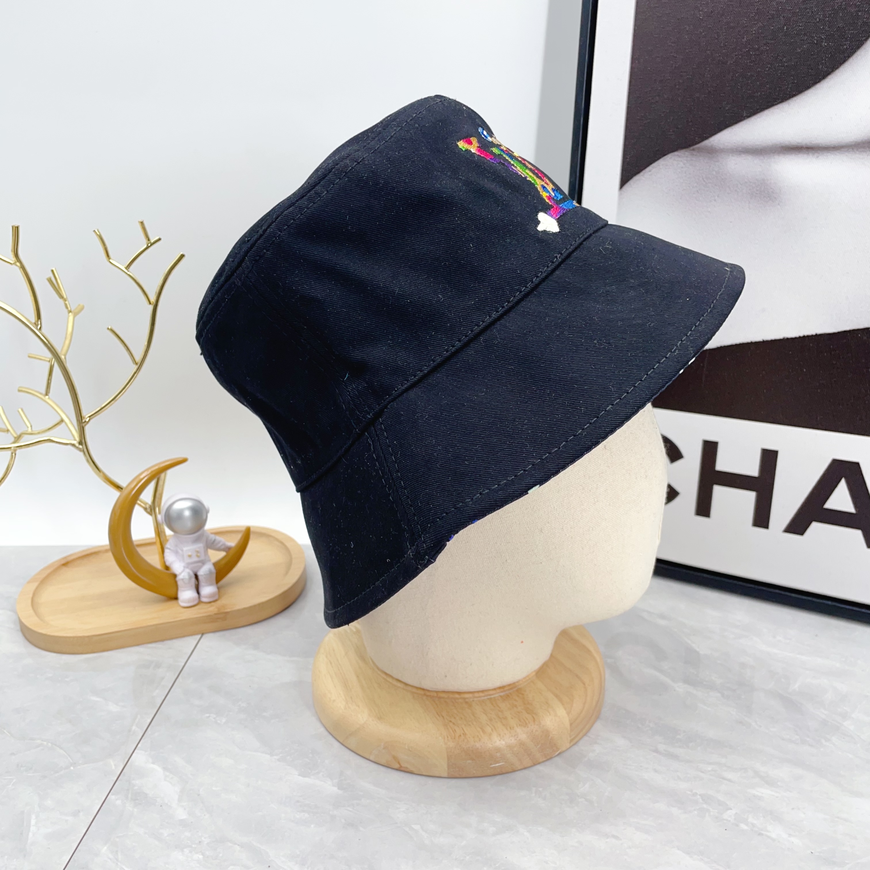Louis Vuitton Takashi Murakami collaboration superflat bucket hat（M7985M）