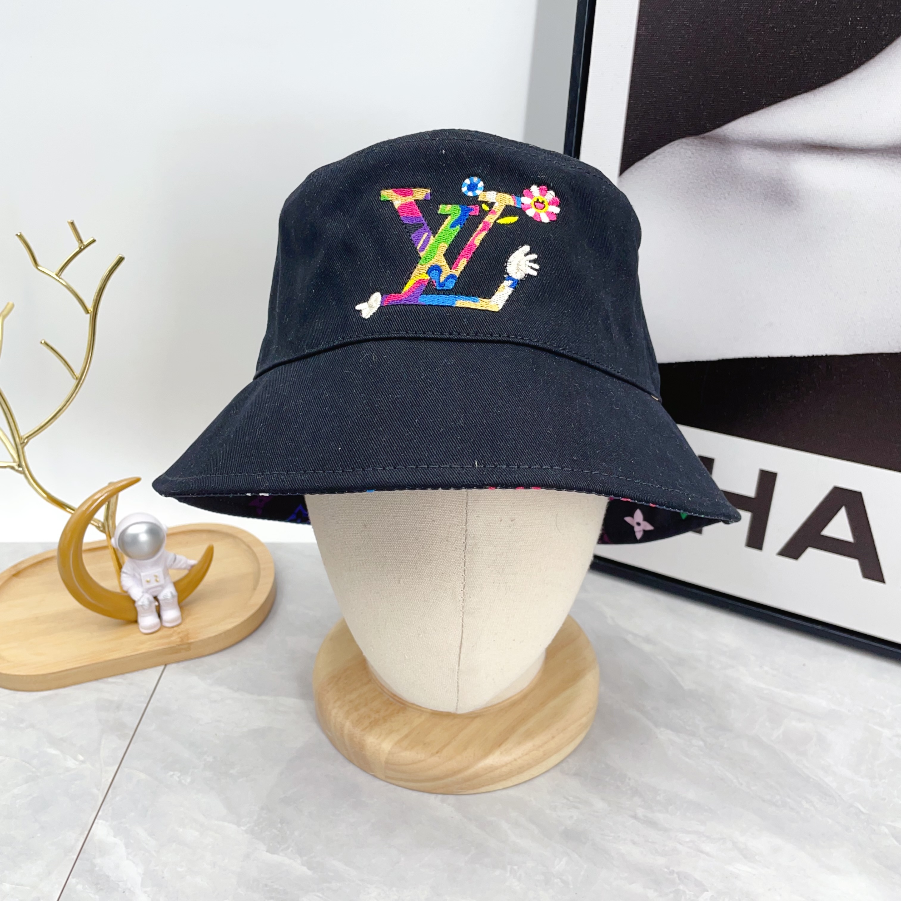 Louis Vuitton Takashi Murakami collaboration superflat bucket hat（M7985M）