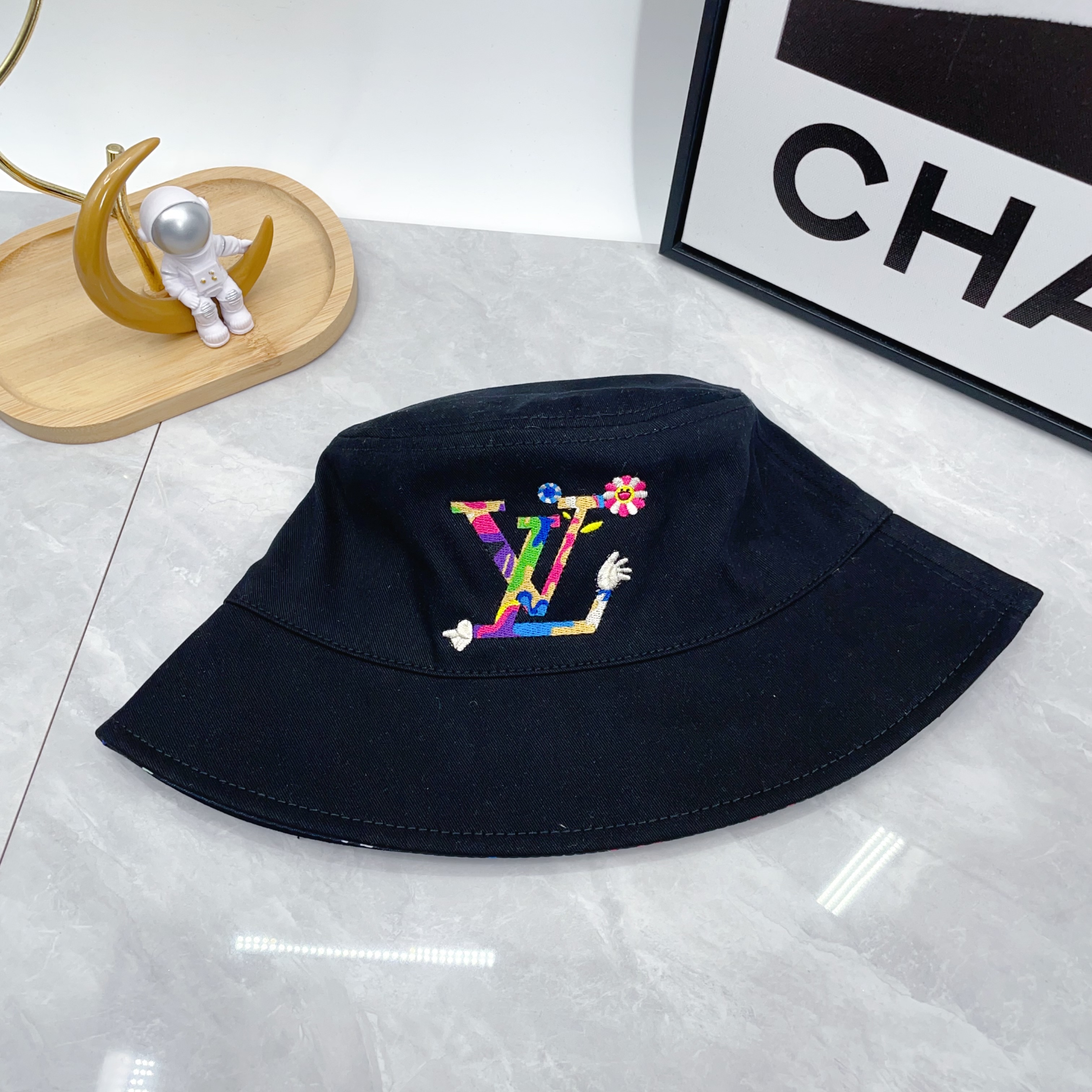 Louis Vuitton Takashi Murakami collaboration superflat bucket hat（M7985M）