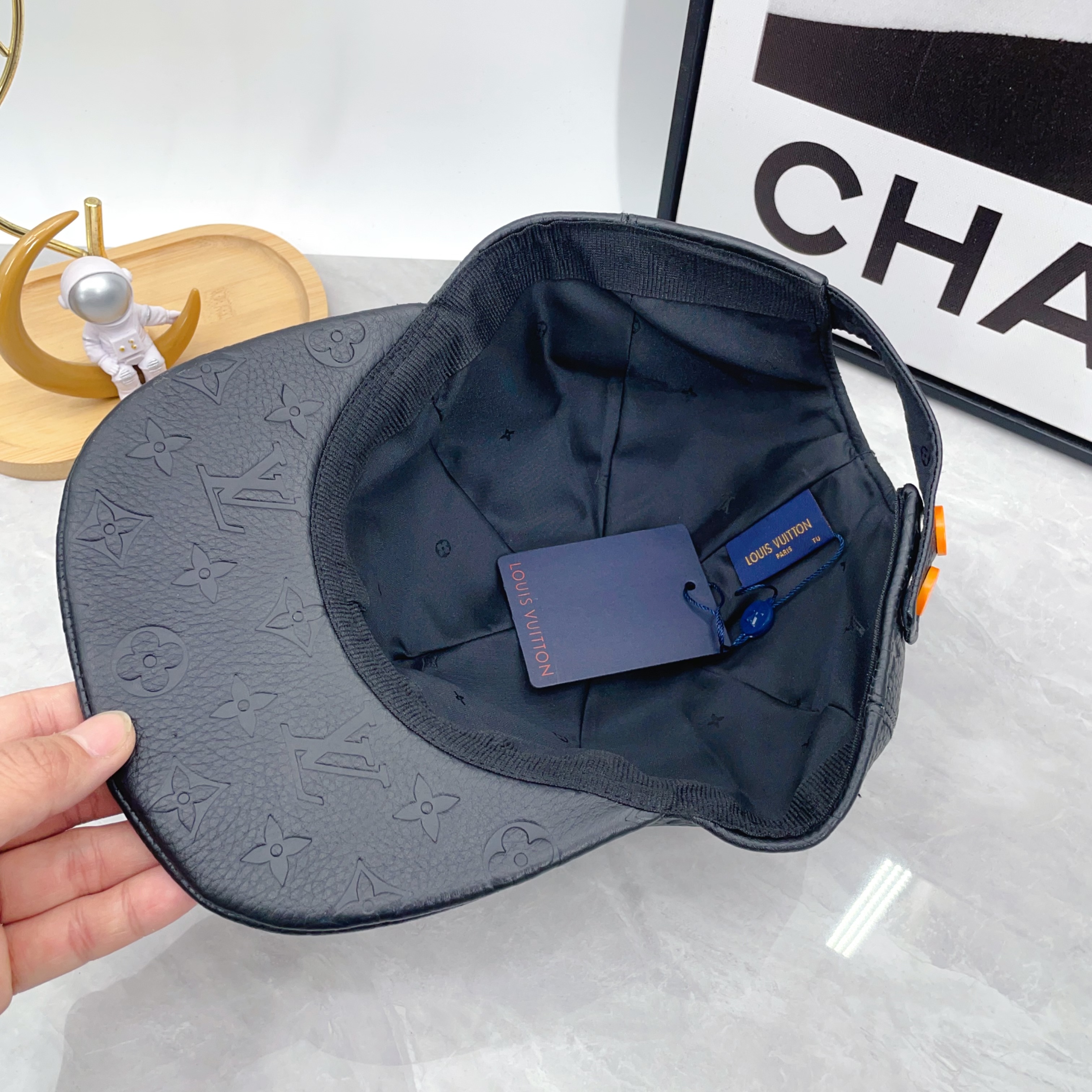 Louis Vuitton Monogram Shadow Cap "Noir"（M76580）