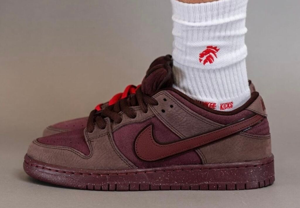 Nike SB Dunk Low Valentine's Day 2024 FN0619-600 | SneakerFiles