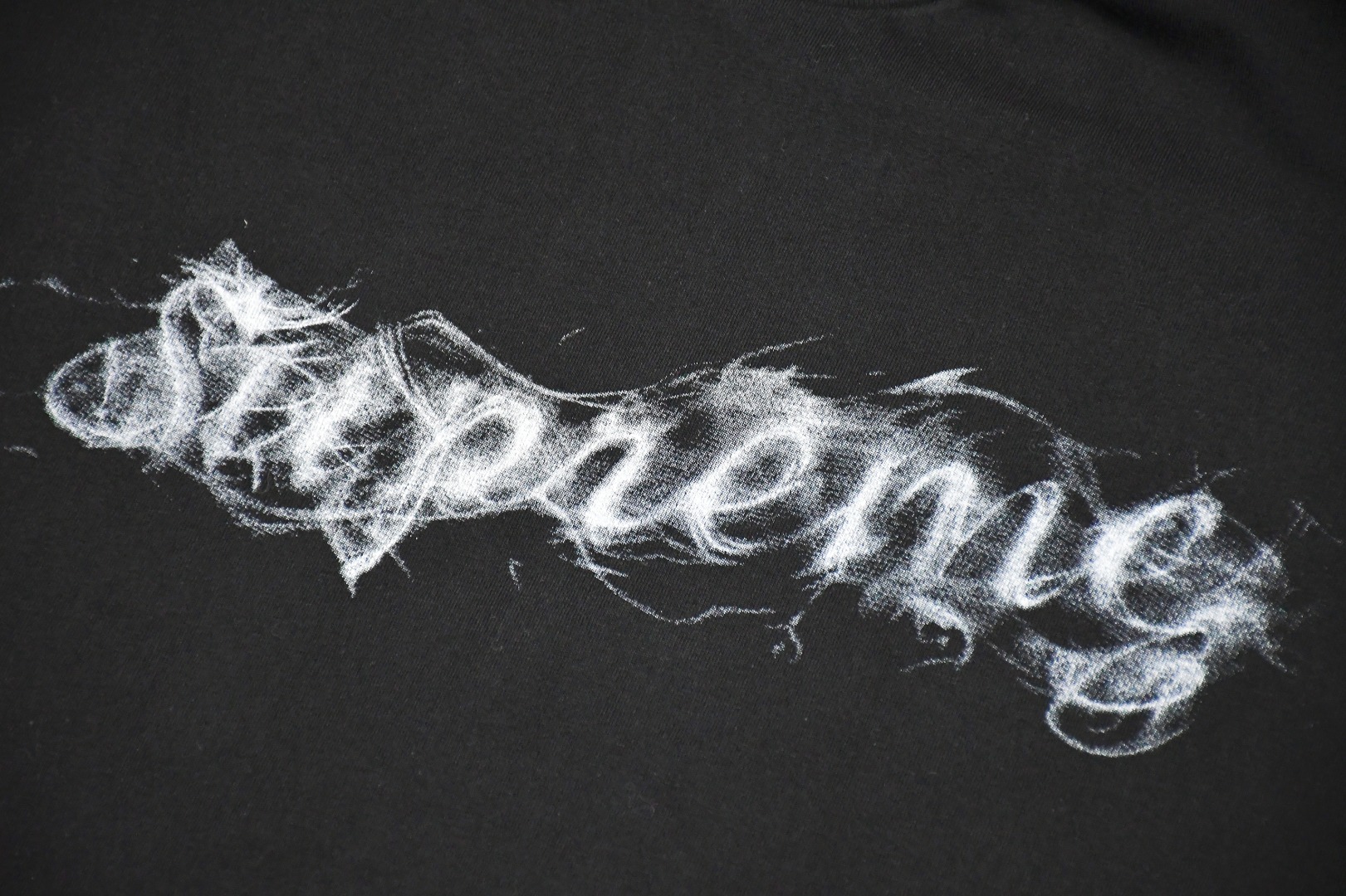 Supreme Smoke Tee "Black" (SUP-FW19-11002）