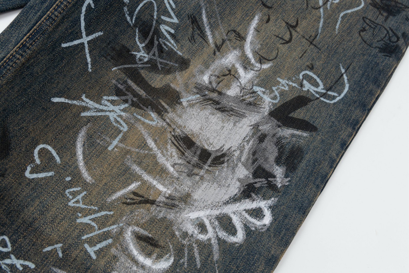 Balenciaga Blue Relaxed Distressed Jeans (745223TNW654036）