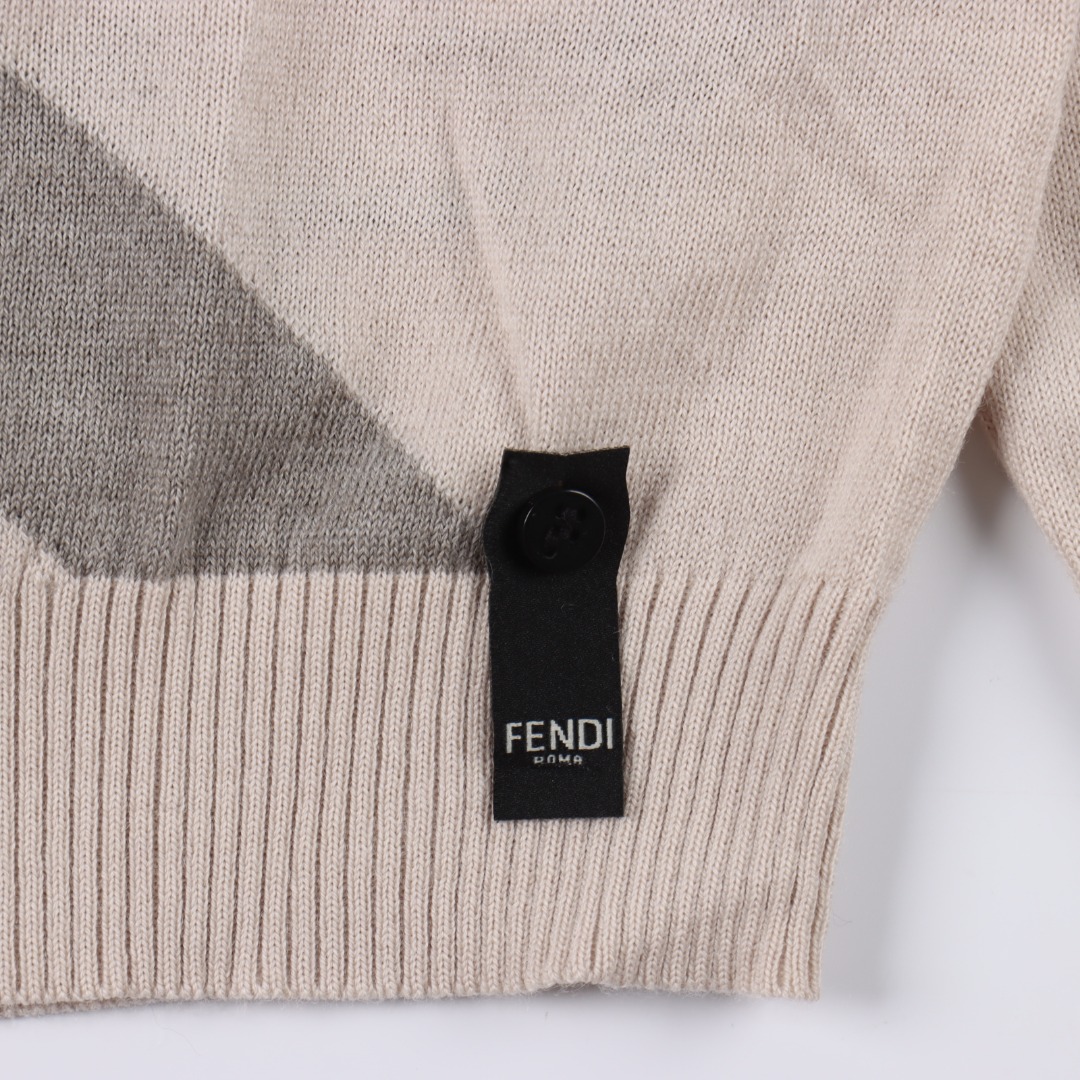 Fendi White wool sweater (FZX091AQKXF0YW1）