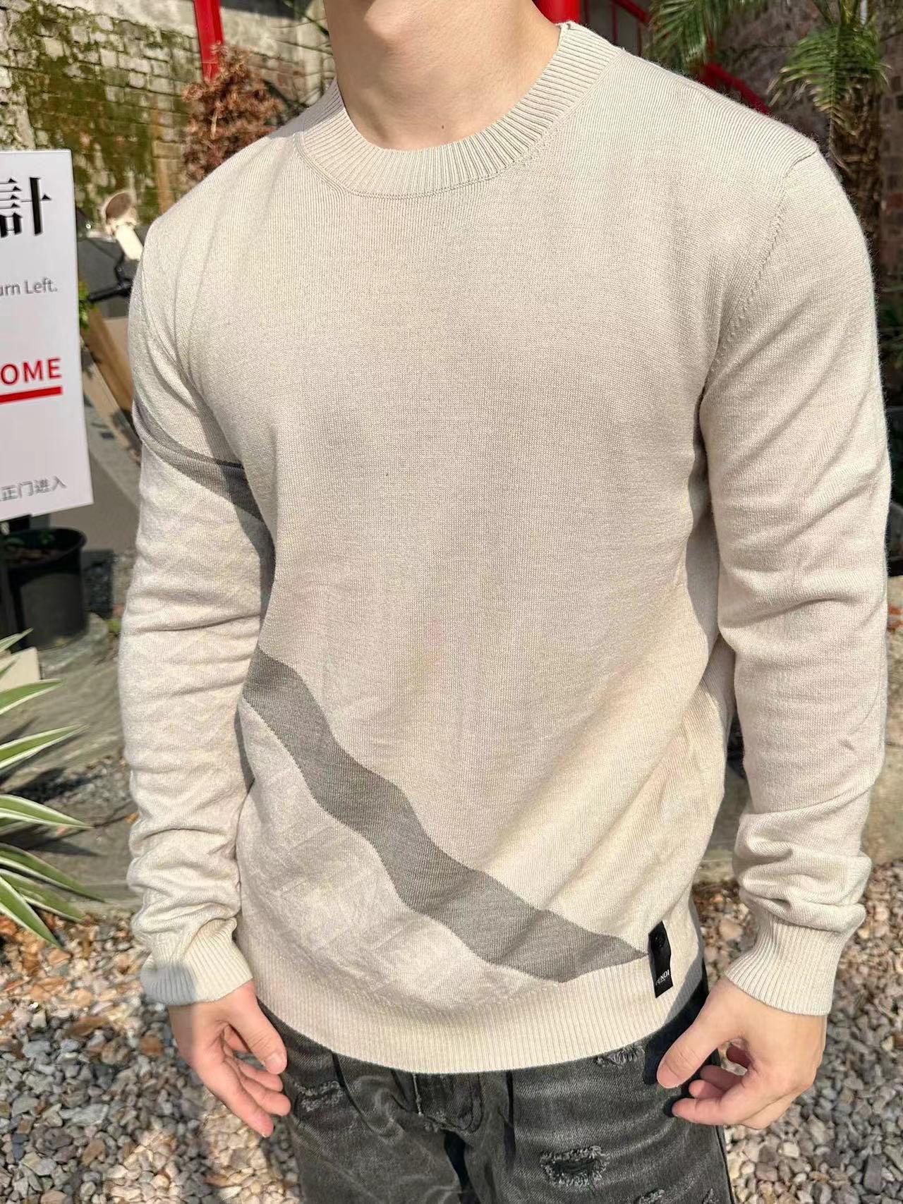 Fendi White wool sweater (FZX091AQKXF0YW1）