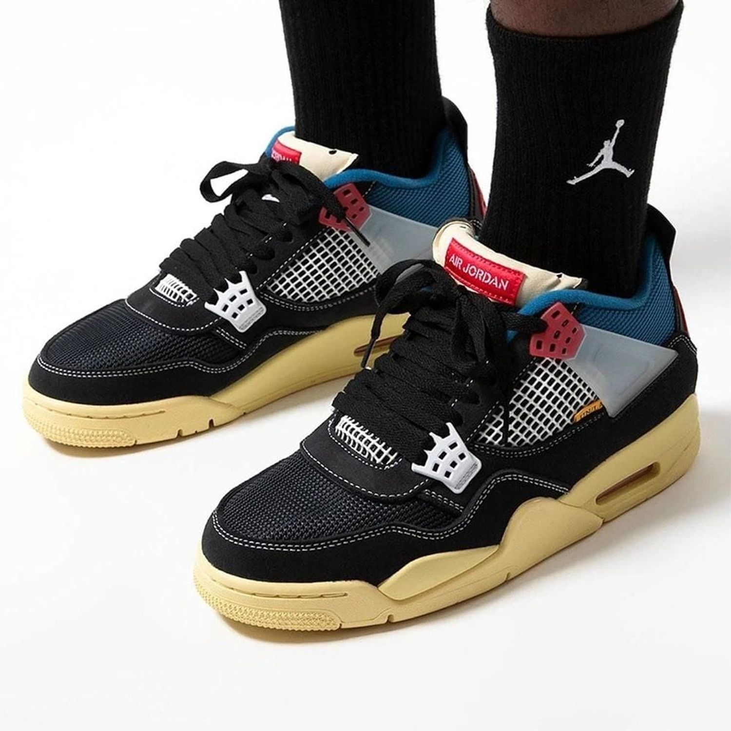 UNION × NIKE AIR JORDAN 4 