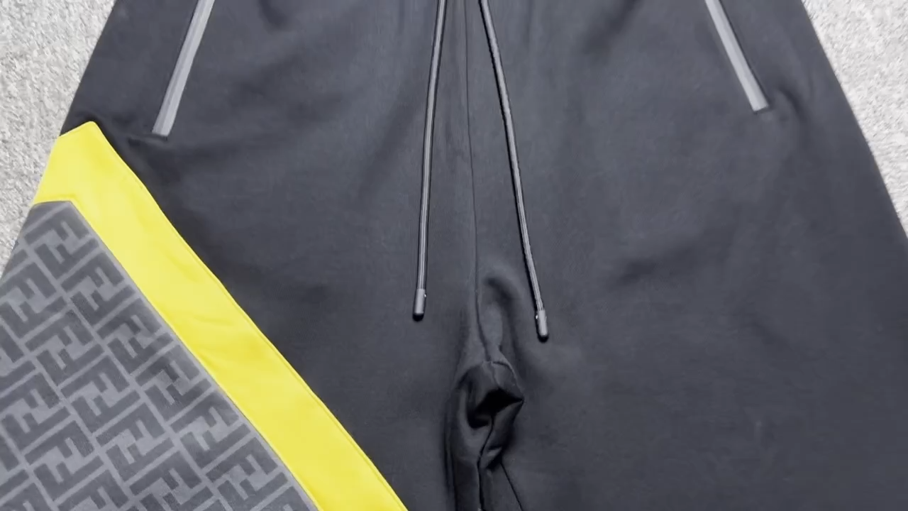 FENDI ELASTIC DRAWSTRING BERMUDA SHORTS（FAB656AN67F1KRX）