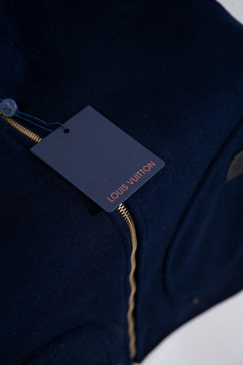 Louis Vuitton Simple and stylish  Reversible blouson（1AFVVS）