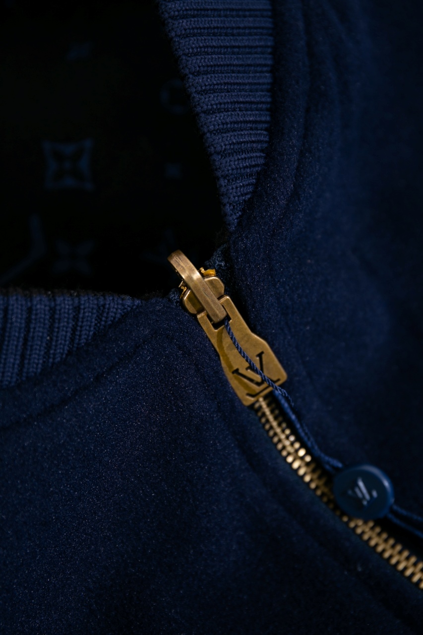 Louis Vuitton Simple and stylish  Reversible blouson（1AFVVS）